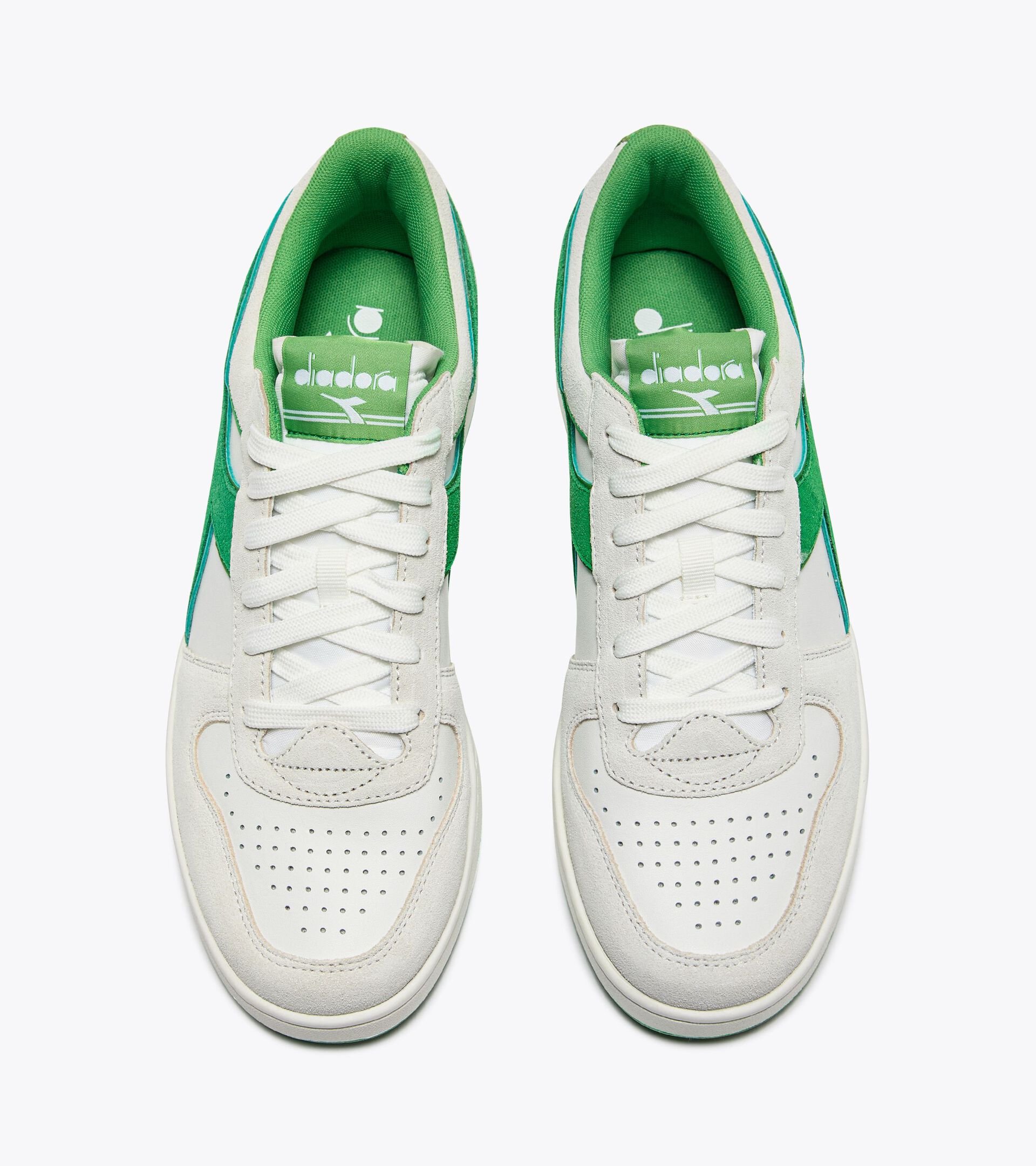 Sporty sneakers - All-Gender MAGIC BASKET LOW SUEDE LEATHER WHITE/ISLAND GREEN - Diadora