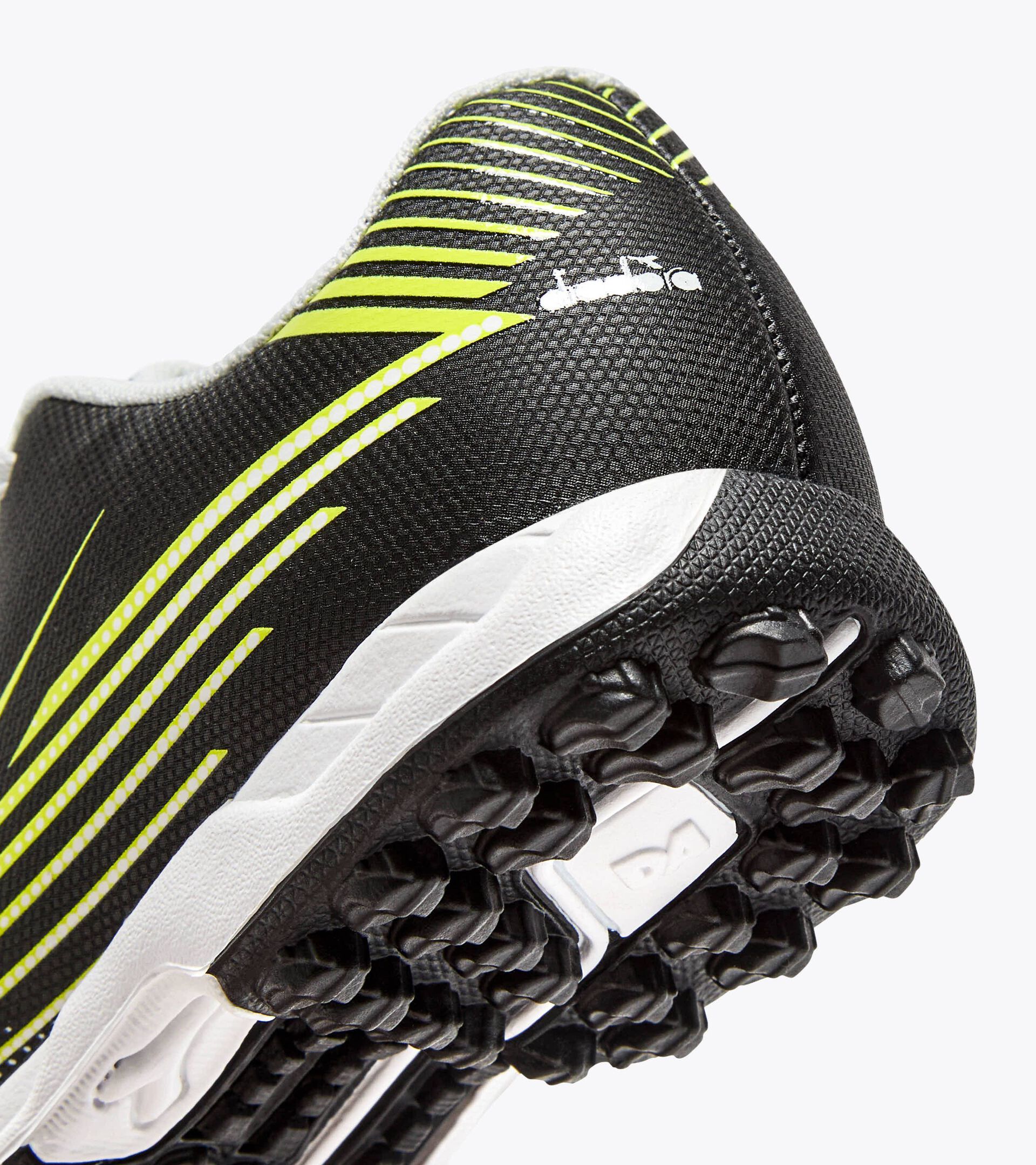 Calcio boots for synthetic grounds - Junior
PICHICHI 8 TF JR BLACK/FLUO YELLOW DIADORA - Diadora