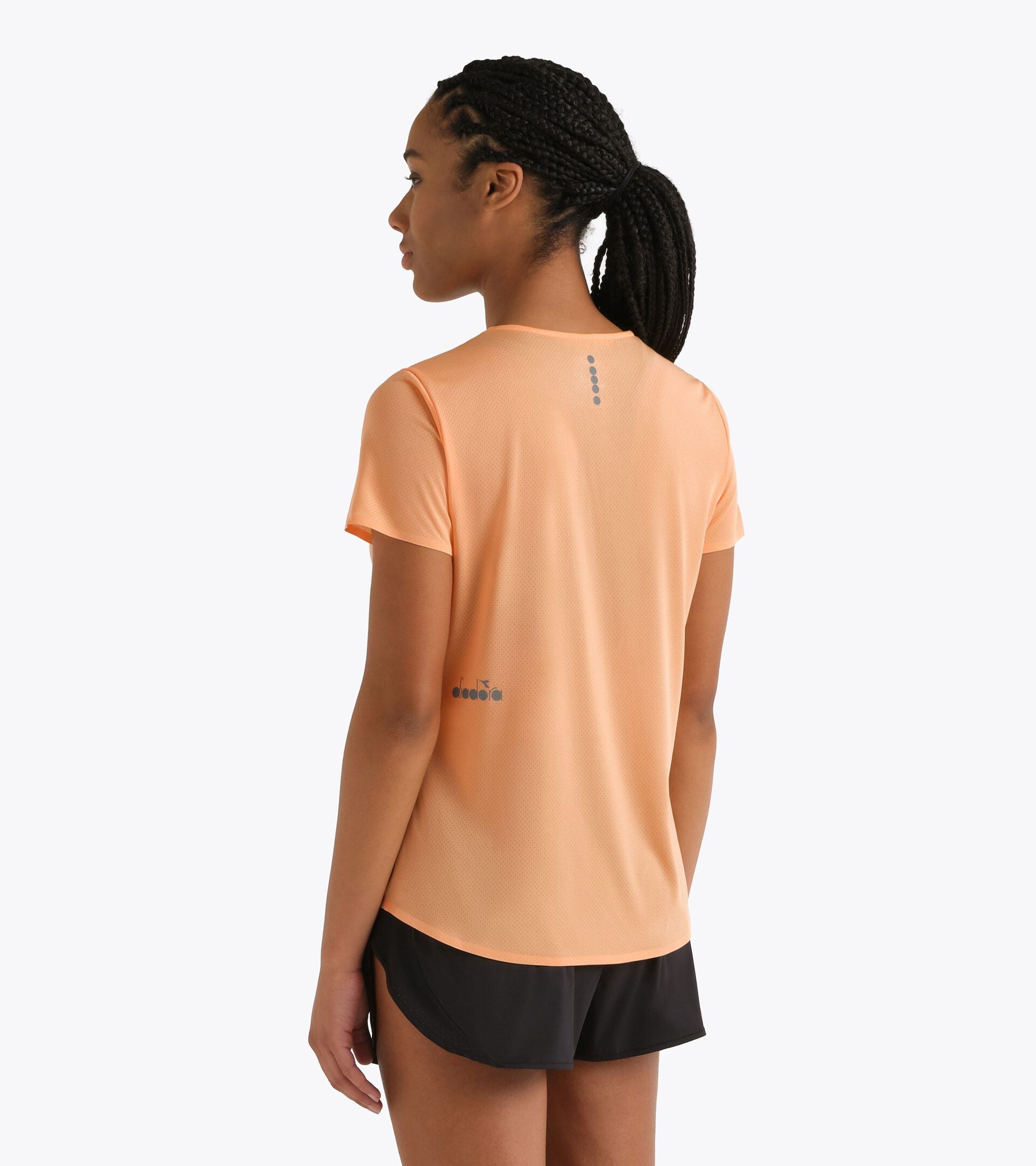 Camiseta FIBRAZERO superligera  - Running - Mujer
 L. SS T-SHIRT SUPER LIGHT FIBRAZERO COBBLER DE MELOCOTON - Diadora