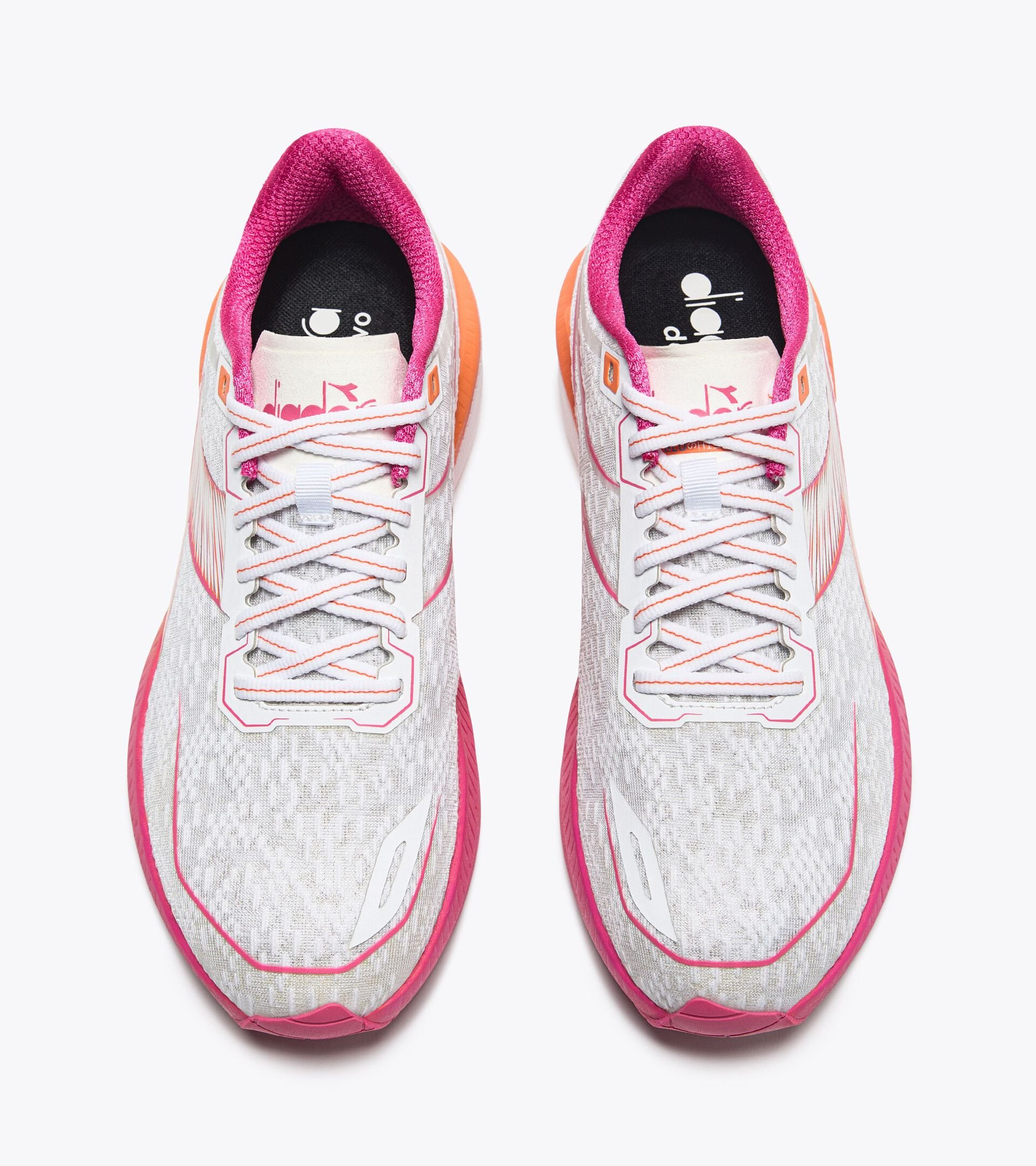 Running shoe - Stability and lightness - Donna
MYTHOS BLUSHIELD VOLO 5 W WHITE/FANDANGO PINK/NECTARINE - Diadora