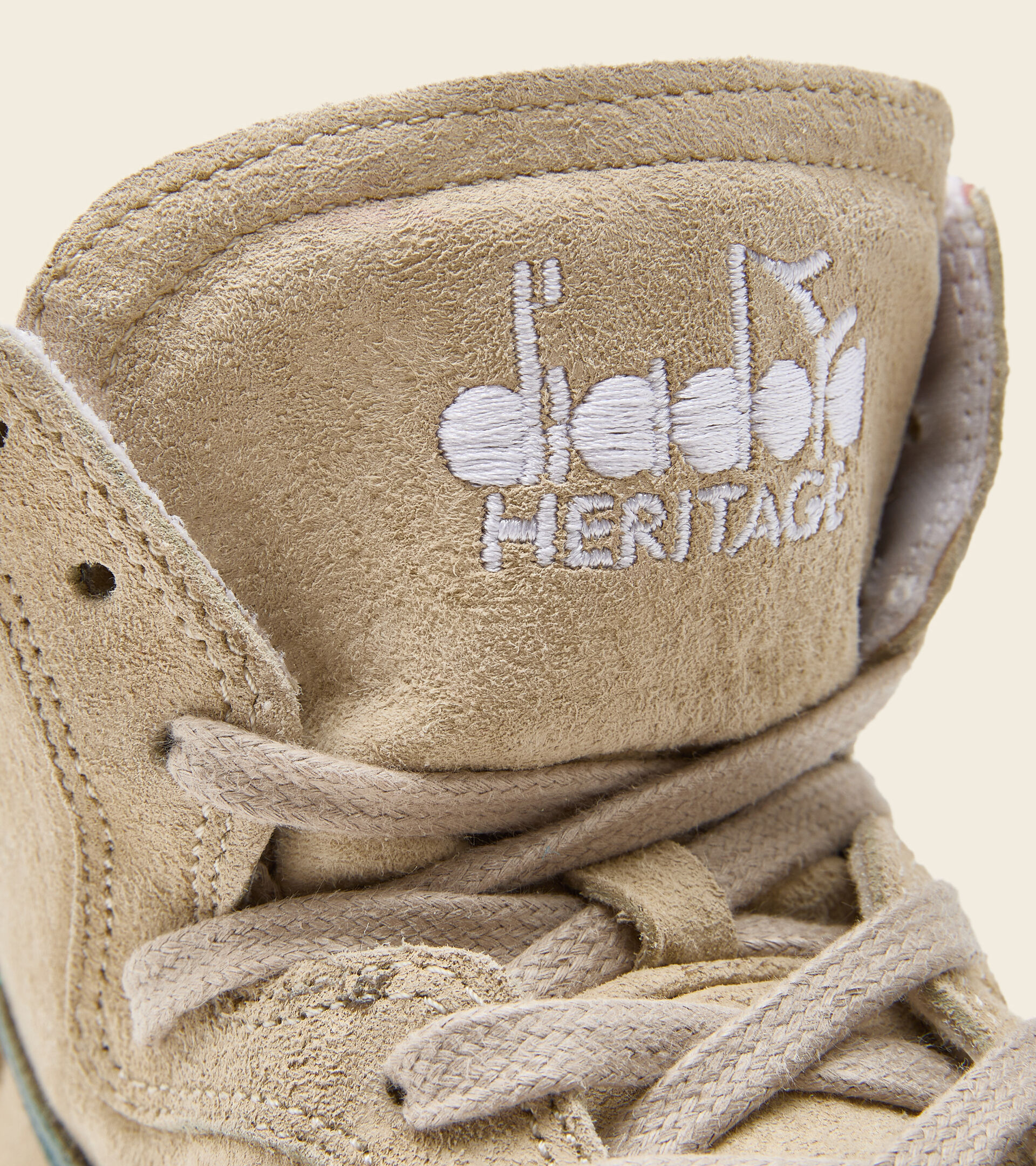 Chaussures Heritage - Unisexe MI BASKET METAL PIGSKIN USED WN BLANCHE HUITRE - Diadora
