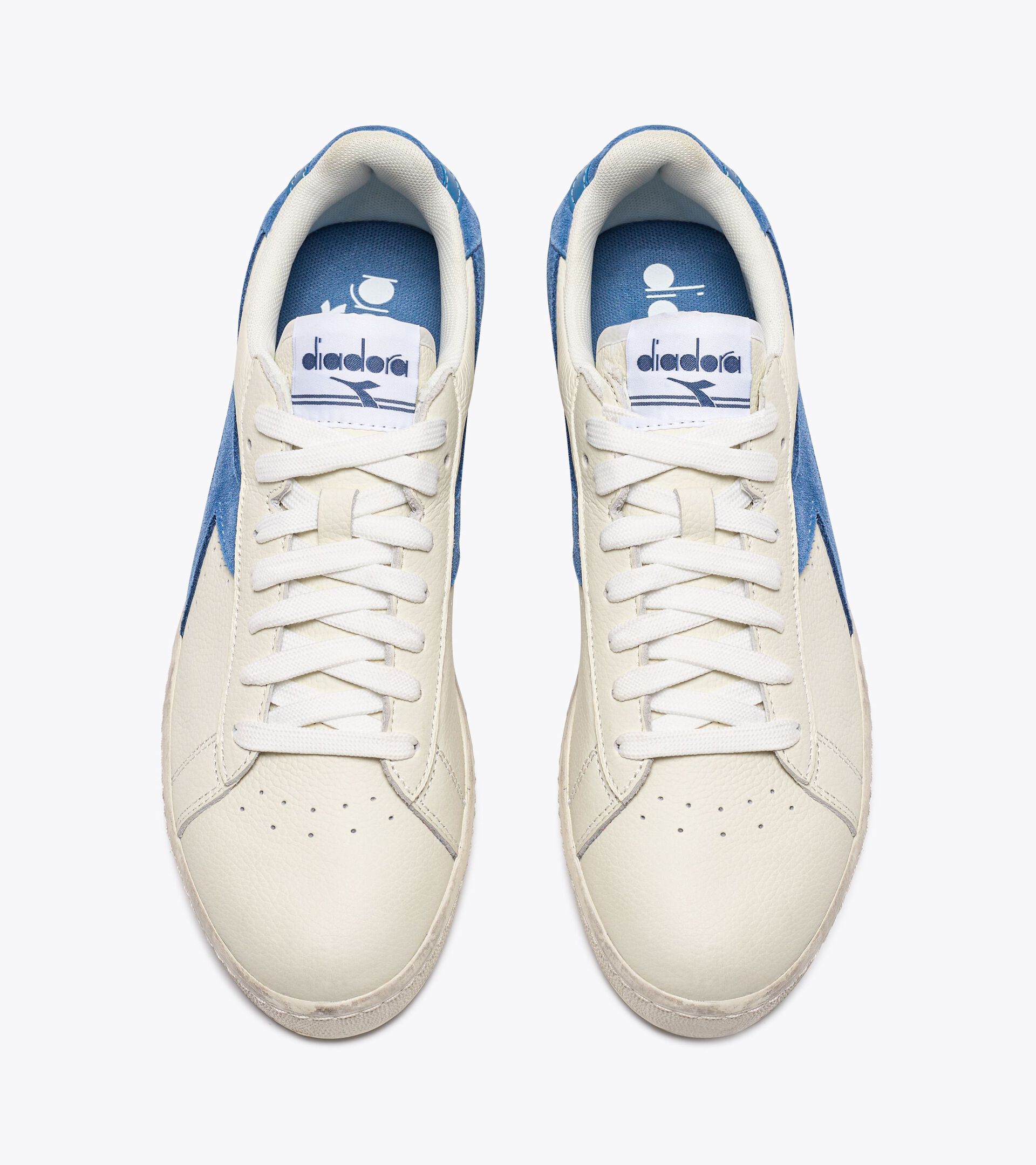 Sporty sneakers - Gender neutral GAME L LOW WAXED SUEDE POP WHITE/BLUE BLEACHED DENIM - Diadora