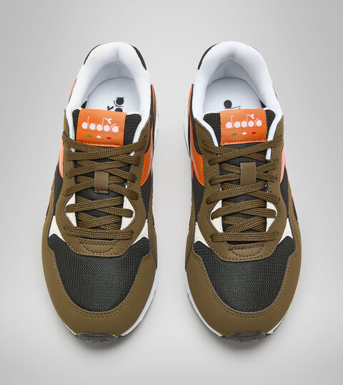 N.92 GS, DUNKELOLIV/VERBRANNT ORANGE Sportschuh - Jugendliche 8-16 Jahre N.92 GS DUNKELOLIV/VERBRANNT ORANGE - Diadora