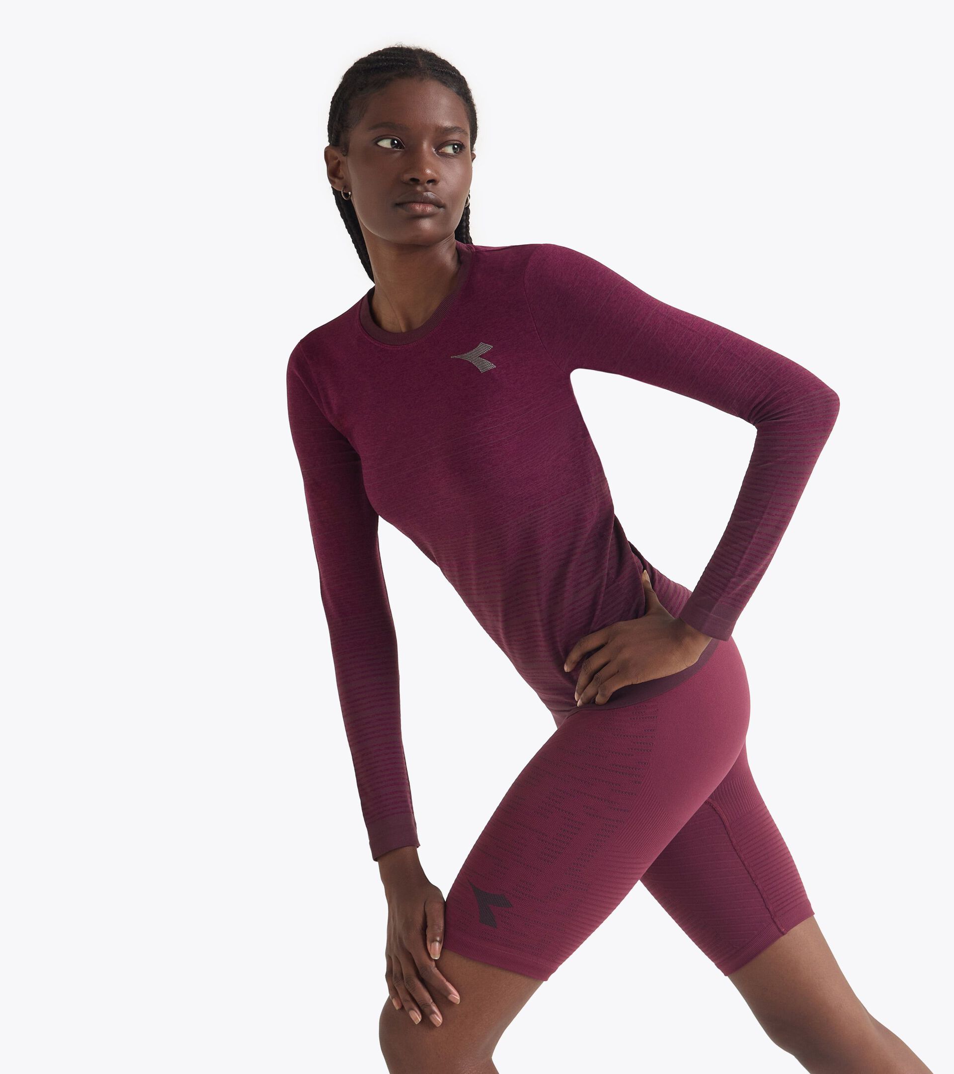 Long-sleeved, technical t-shirt for temperature control -  Running - Women’s
 L. LS T-SHIRT STRATOUNO MAROON BANNER - Diadora