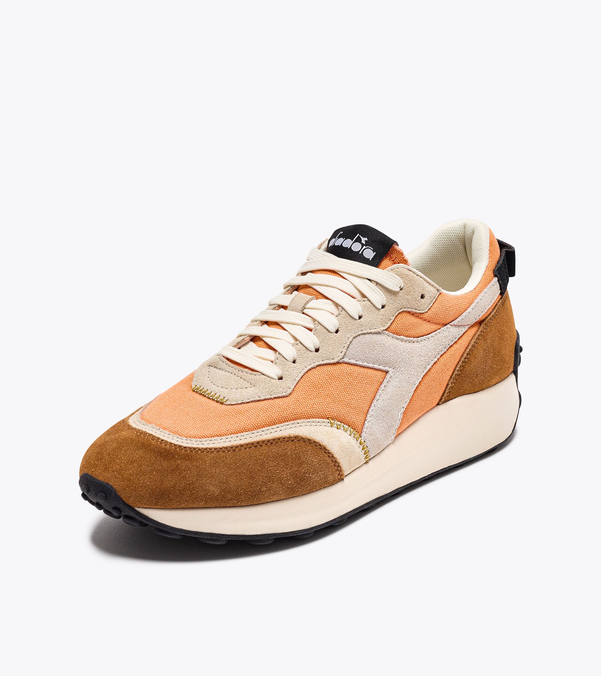 Sporty sneakers - All-Gender RACE SUEDE SW AUTUMN SUNSET/CATHAY SPICE - Diadora