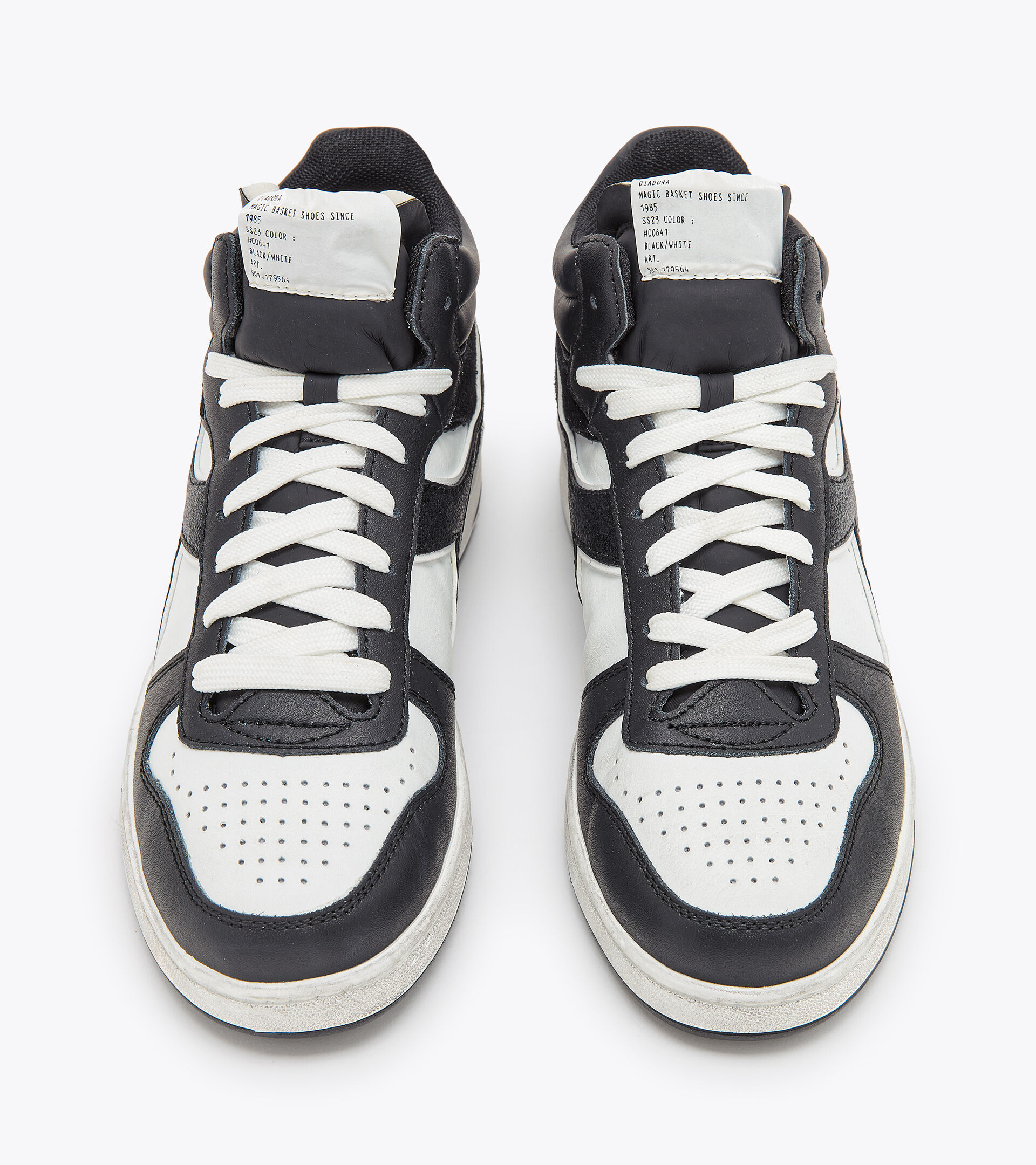 Sports shoes - Women
MAGIC BASKET DEMI METAL WN BLACK /WHITE - Diadora