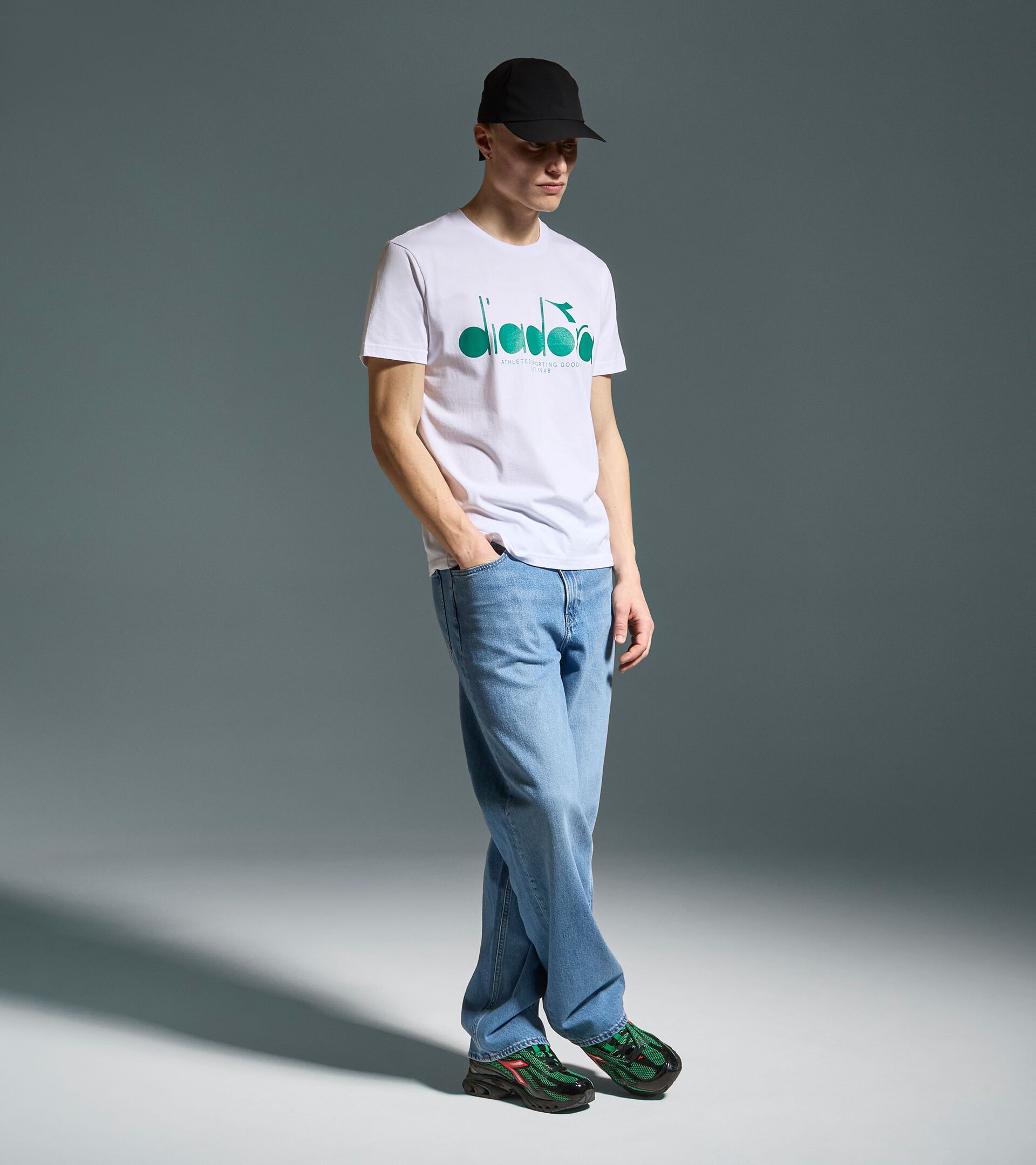 T-Shirts - alle Geschlechter T-SHIRT SS LOGO STRAHLEND WEISSE - Diadora