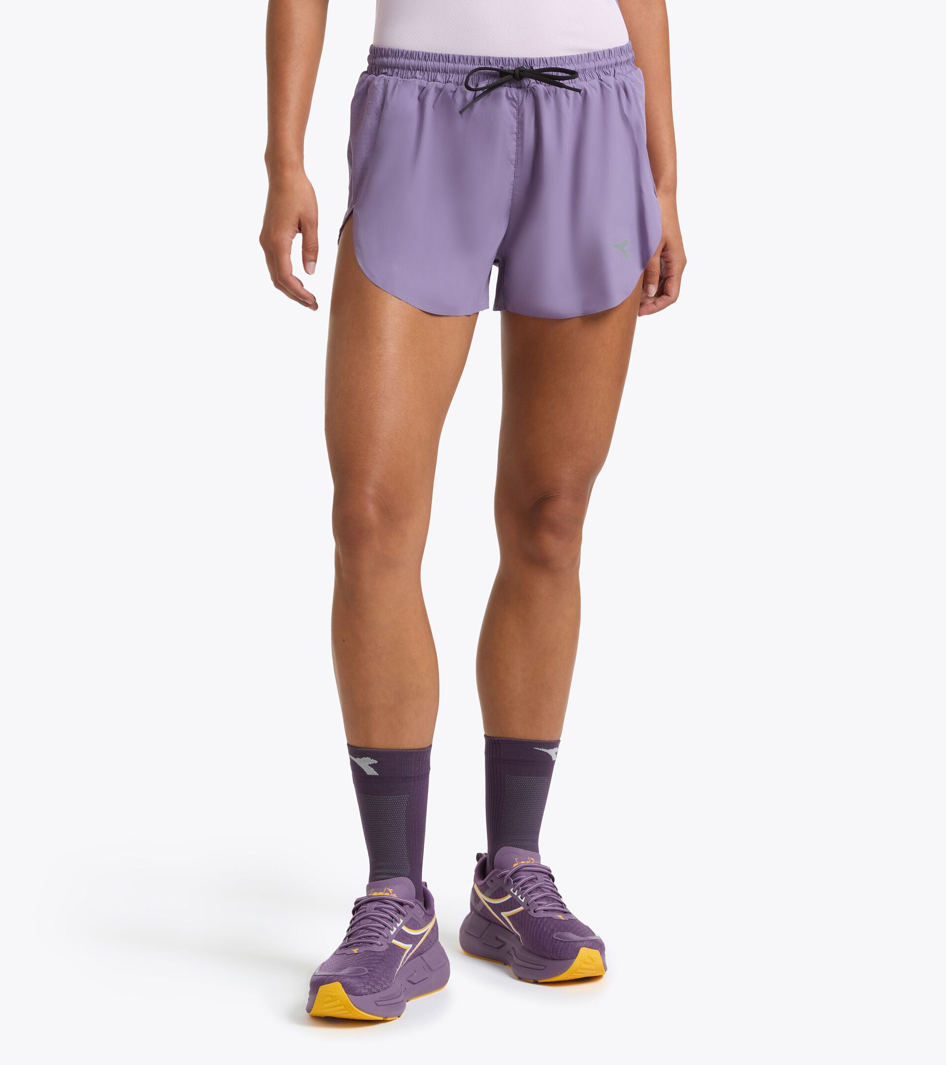Pantalones cortos 2,5&rsquo;&rsquo; con abertura FIBRAZERO  - Running - Mujer
 L. SPLIT SHORT 2.5 SUPER LIGHT FIBRAZERO COMPOTA DE UVA - Diadora