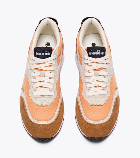 RACE SUEDE SW, AUTUMN SUNSET/CATHAY SPICE Sporty sneakers - All-Gender RACE SUEDE SW AUTUMN SUNSET/CATHAY SPICE - Diadora