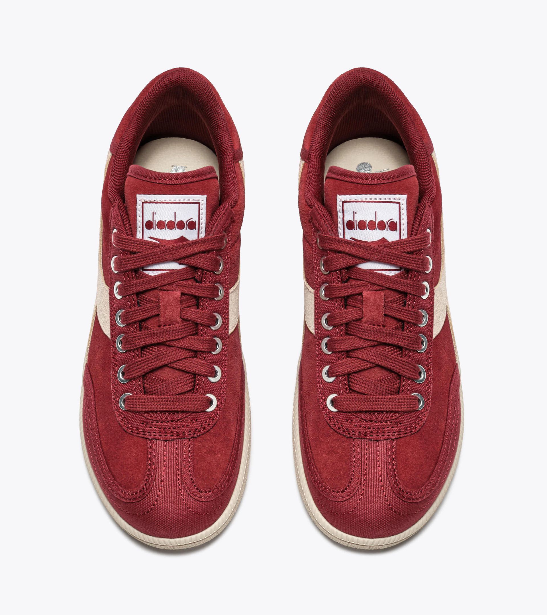 Zapatilla retro-running de ante - Para todos los g&eacute;neros
 TRAINER SUEDE ROJO CUERO - Diadora