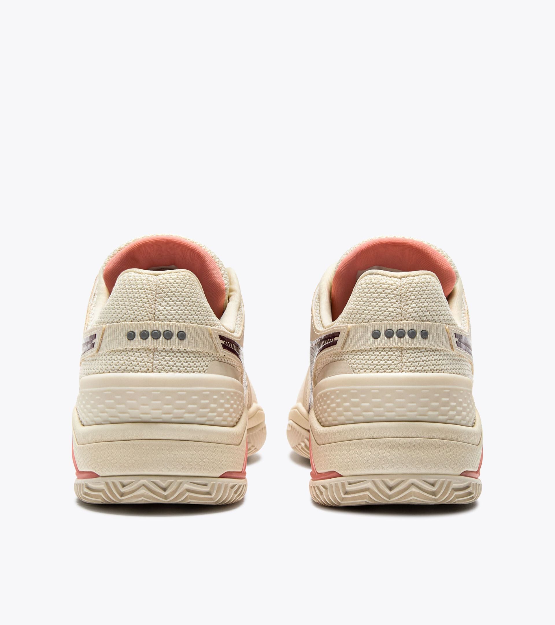 Scarpa da tennis per terreni in terra battuta - Protezione e cushioning - Donna
 BLUSHIELD TORNEO 3 W CLAY WHISPER WH/MAROON BAN/DES FLWR - Diadora