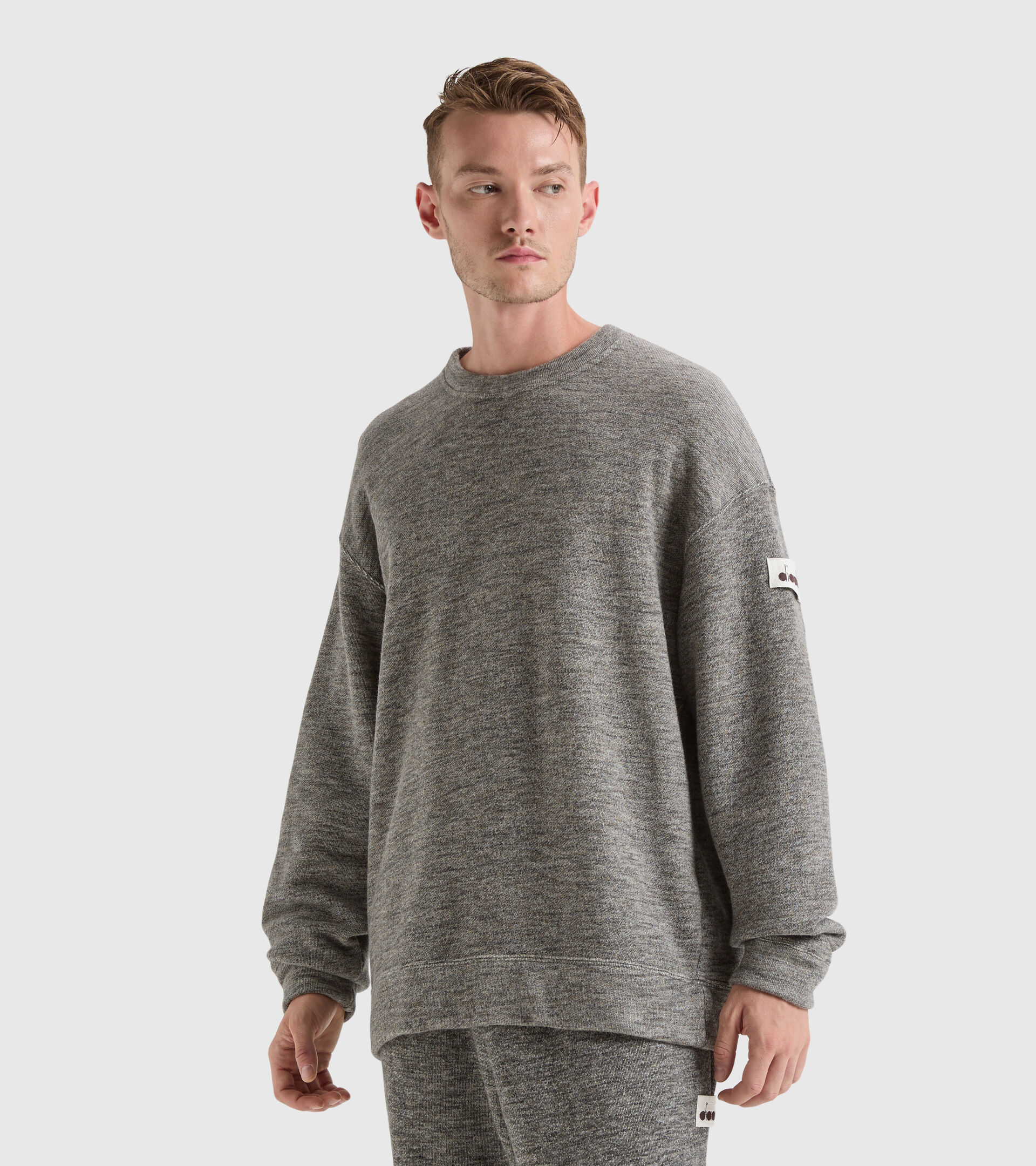 Sweat de sport ras du cou - Unisexe SWEATSHIRT CREW MANIFESTO 2030 MELANGE MARRON CAFE TURC - Diadora