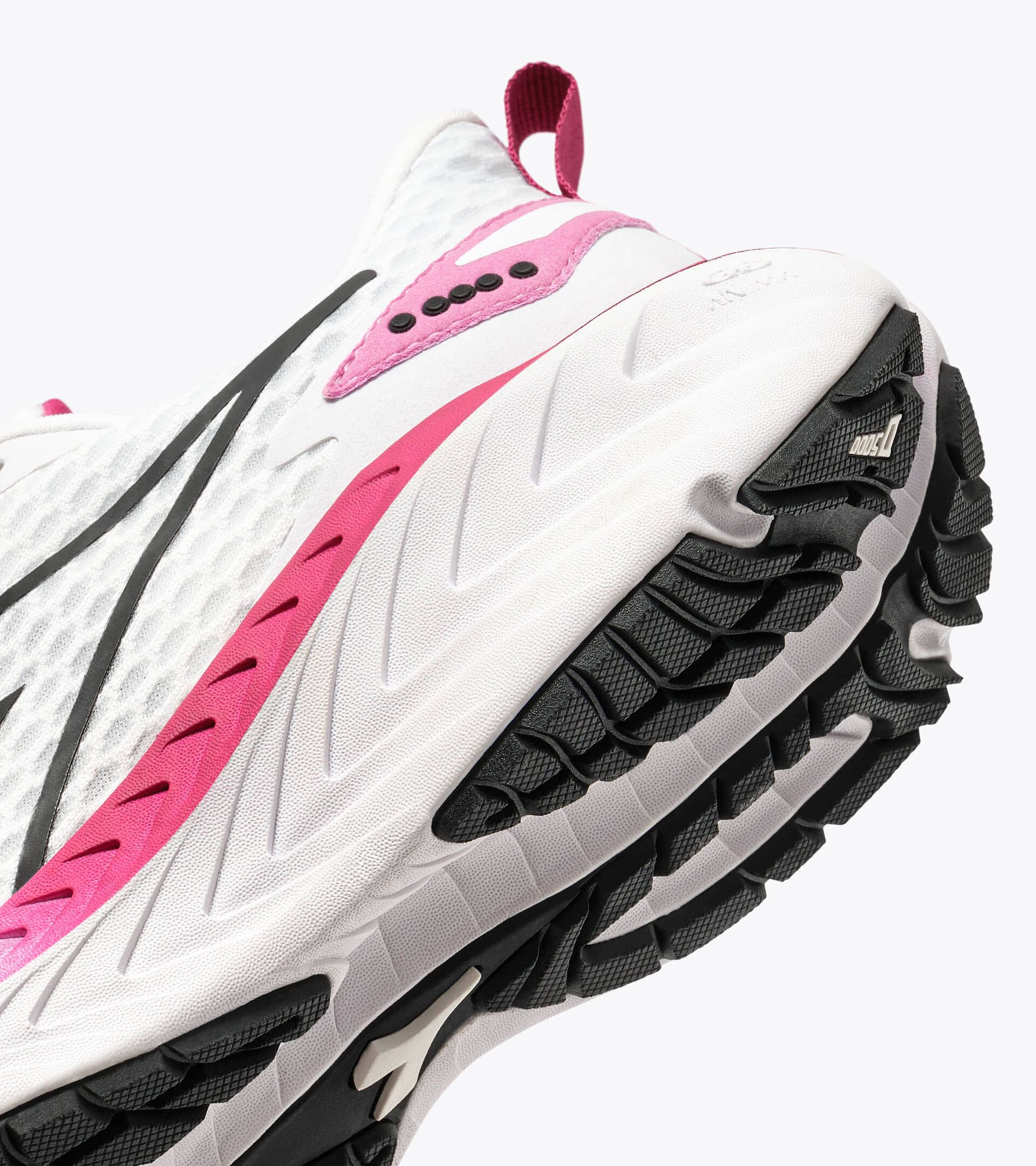 Neutral running shoes -  Women&rsquo;s
 STRADA 3 W WHITE/BLACK - Diadora