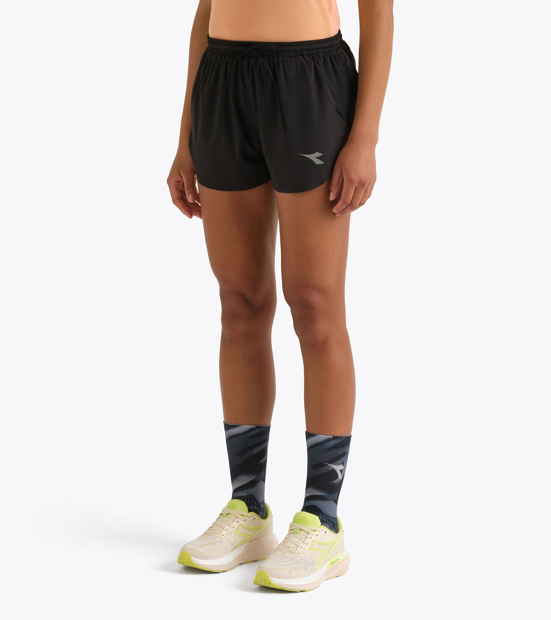 Pantalones cortos 2,5&rsquo;&rsquo; con abertura FIBRAZERO  - Running - Mujer
 L. SPLIT SHORT 2.5 SUPER LIGHT FIBRAZERO NEGRO - Diadora