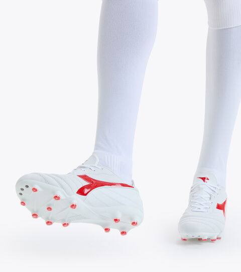 BRASIL ELITE 2 LT LP12, BLANCO/ROJO MILAN Botas de fútbol para superficies compactas - Hombre BRASIL ELITE 2 LT LP12 BLANCO/ROJO MILAN - Diadora