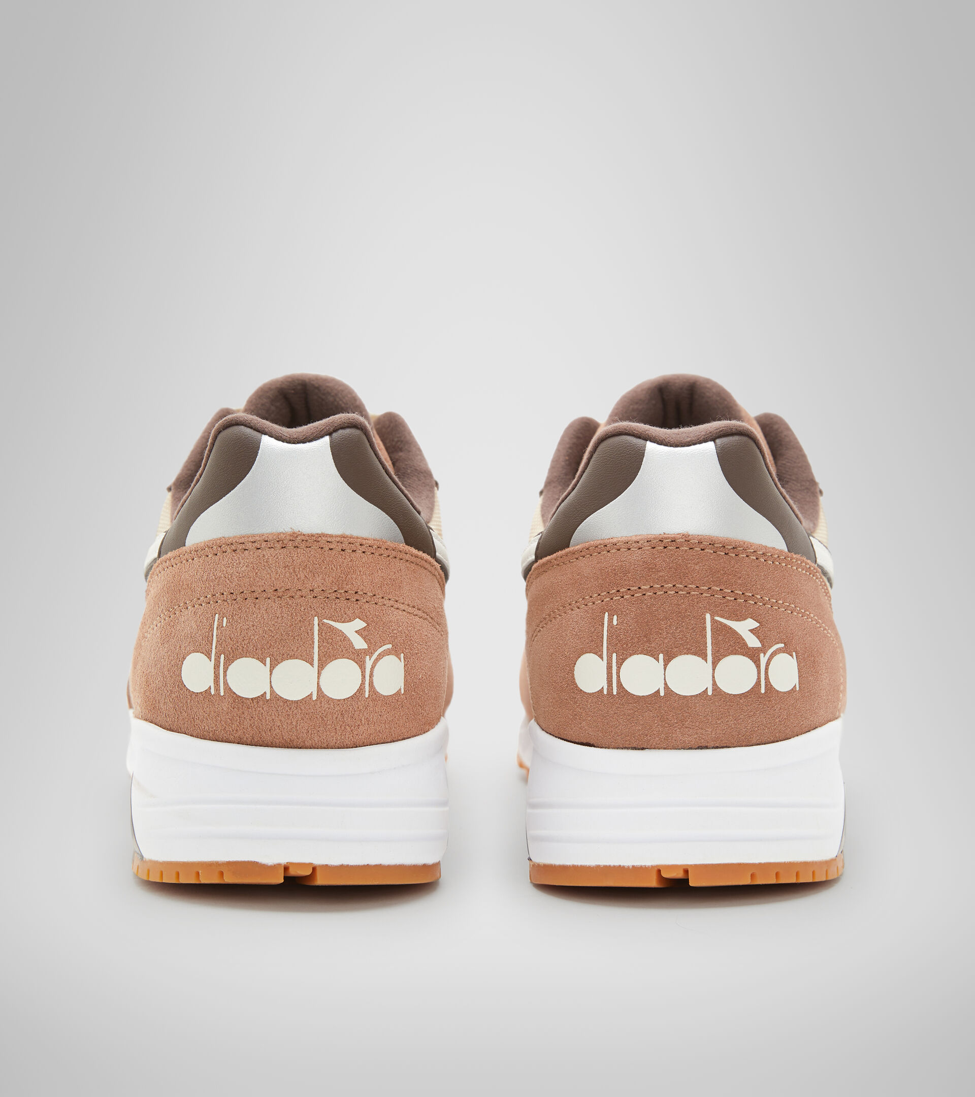 Sporty sneakers - Unisex N902 WARM SAND/JAVA - Diadora