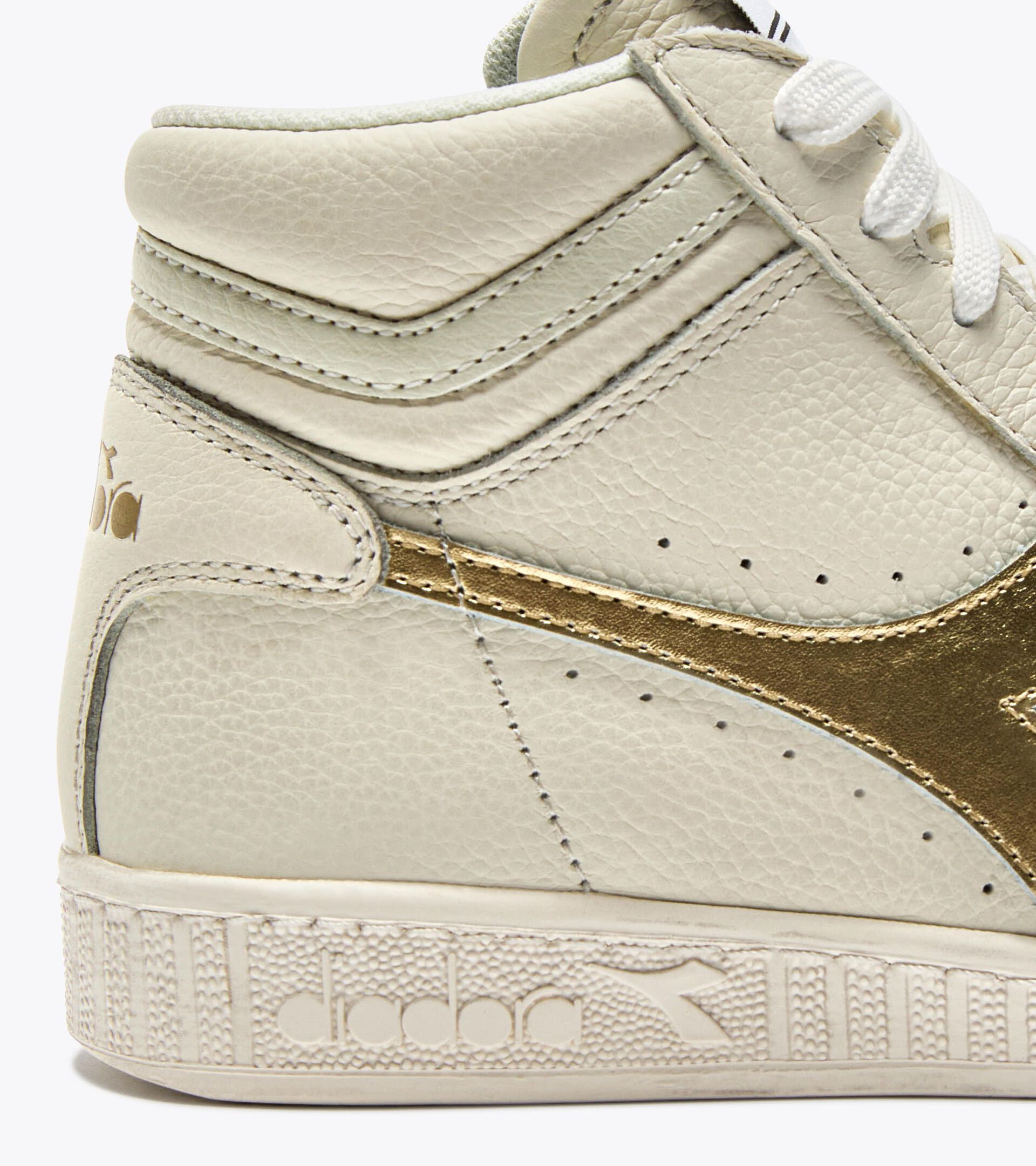 Sports shoes - Women GAME L HIGH WAXED METAL WN WHITE/GOLD - Diadora