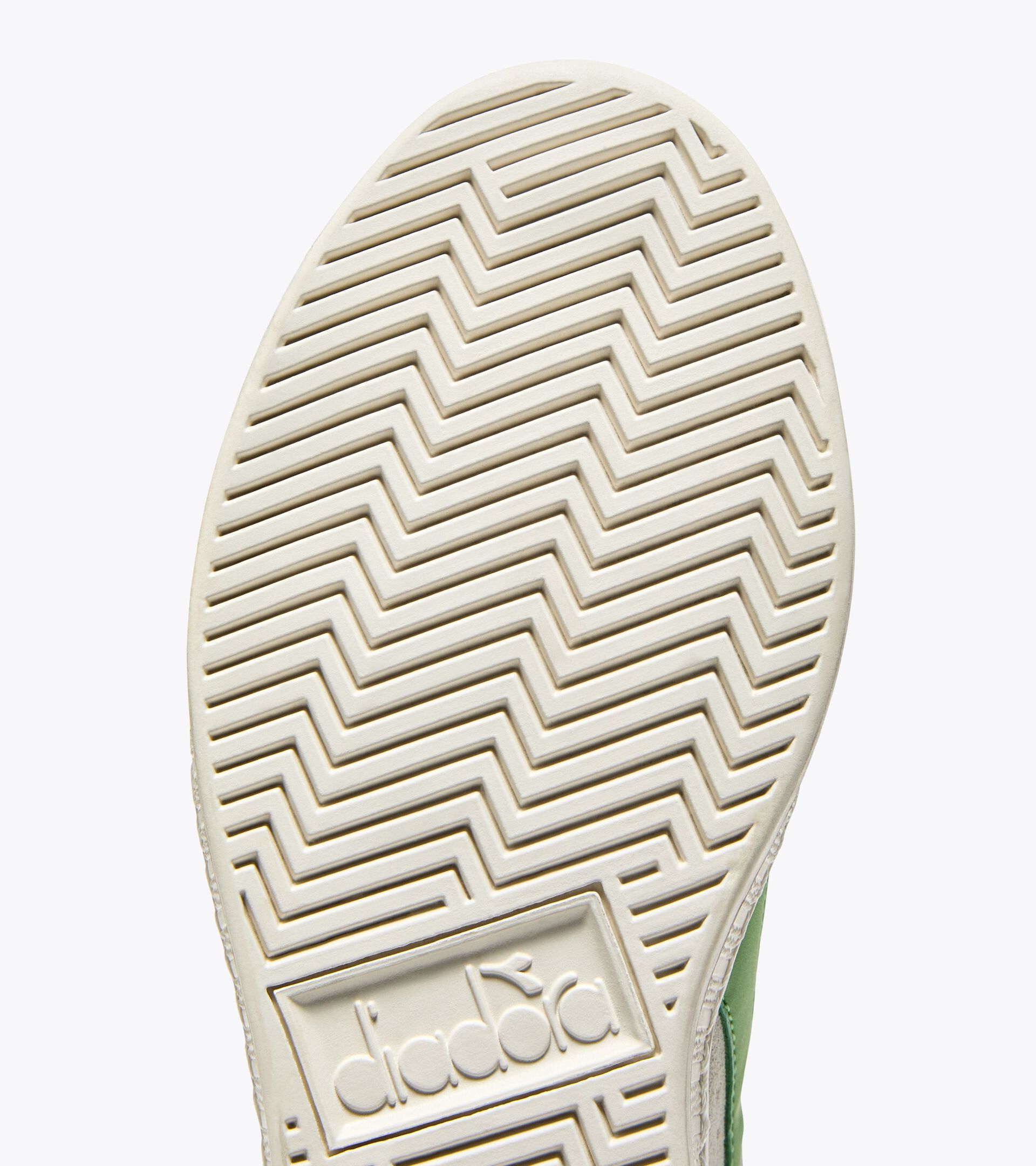 Sporty sneakers - All-Gender GAME L HIGH SUEDE WAXED PISTACHIO GREEN/STAR WHITE - Diadora