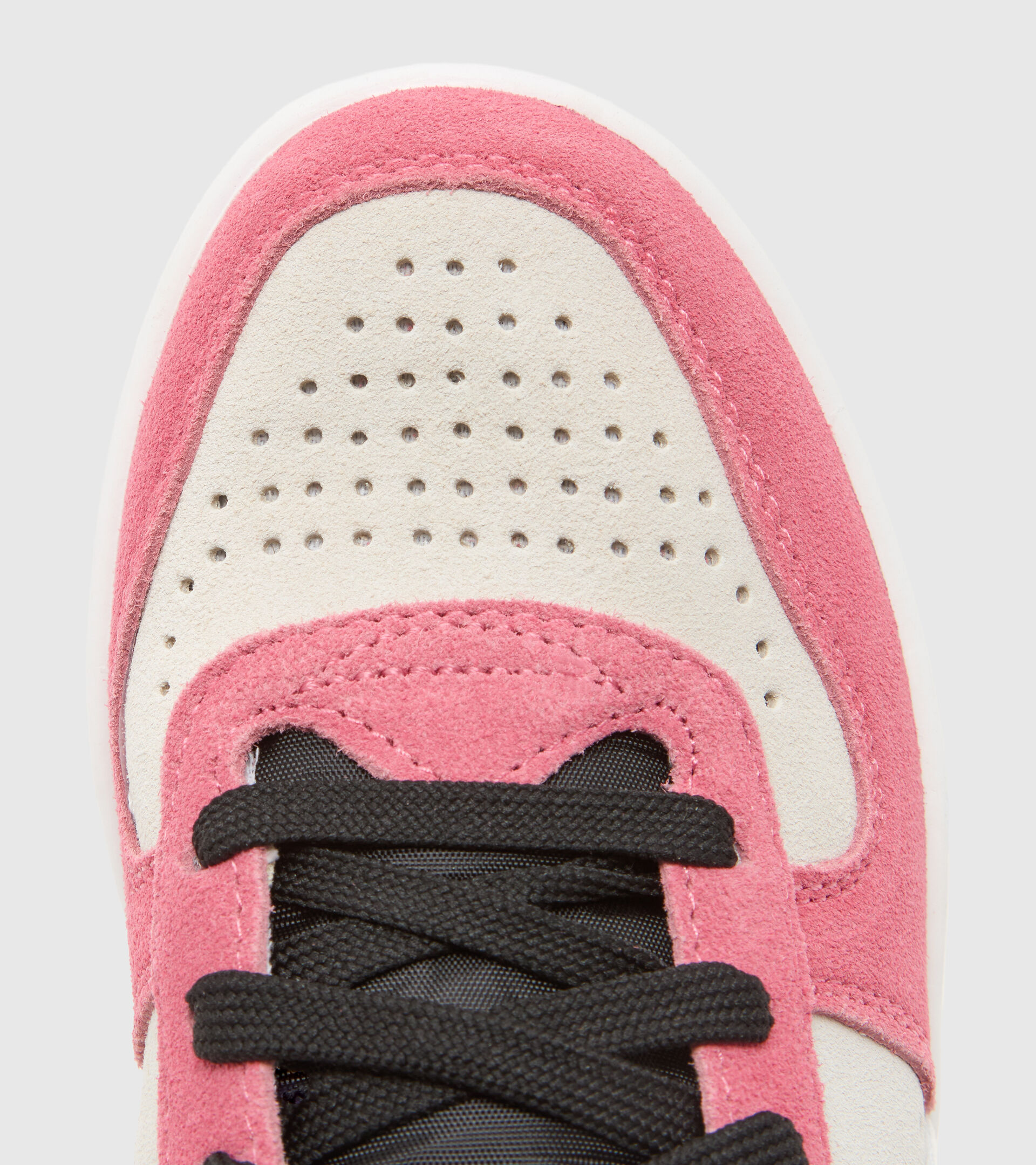 Sports shoes - Women MAGIC BASKET LOW SUEDE WN WHITE/TEA ROSE/BLACK - Diadora