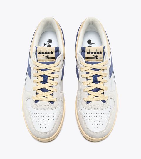 MAGIC BASKET LOW SUEDE LEATHER, SUPER WHITE/MARLIN Sporty sneakers - All-Gender MAGIC BASKET LOW SUEDE LEATHER SUPER WHITE/MARLIN - Diadora