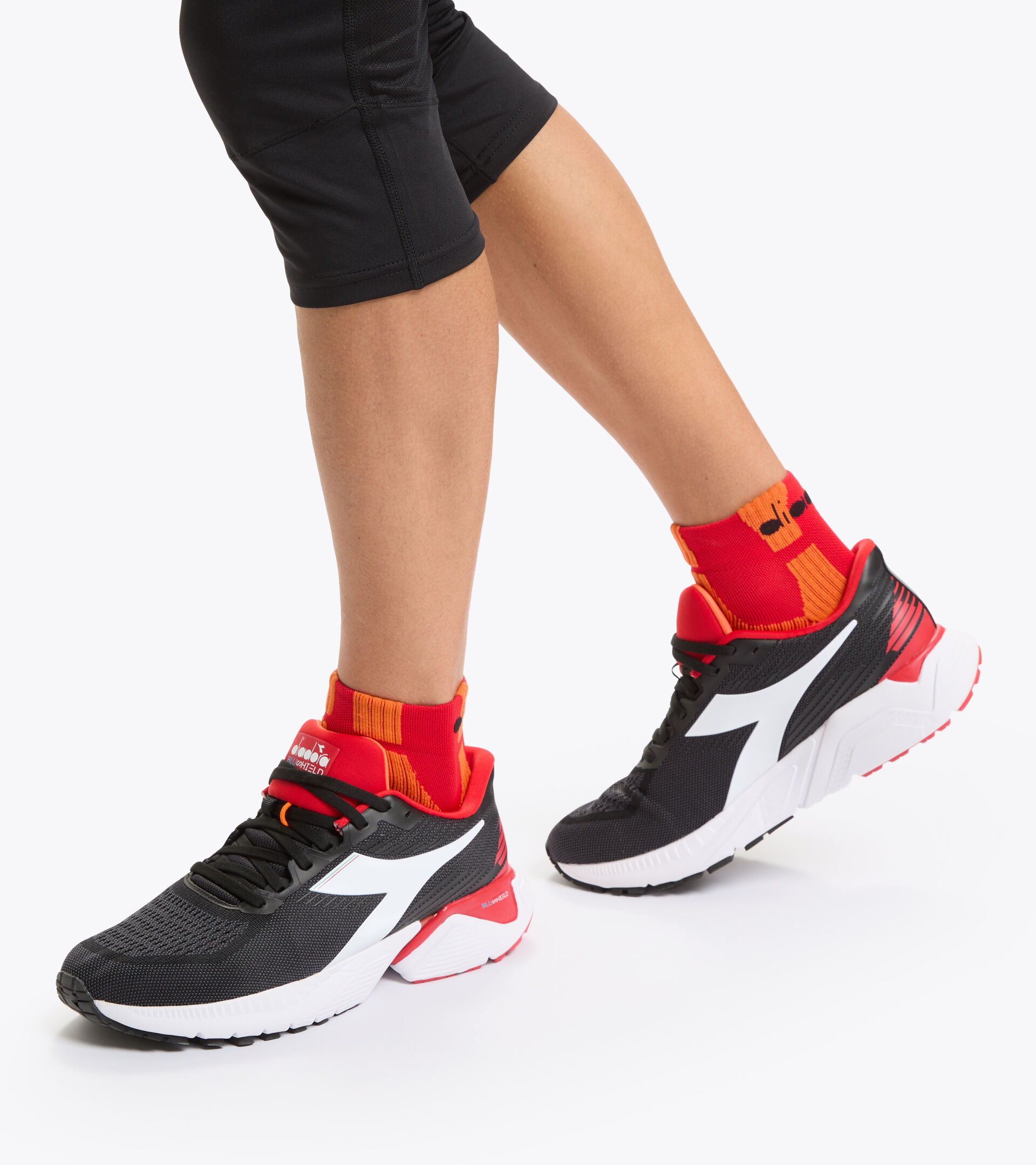 Chaussures de running - Homme MYTHOS BLUSHIELD VIGORE NERO/BIANCO/ROSSO FER.ITALIA - Diadora