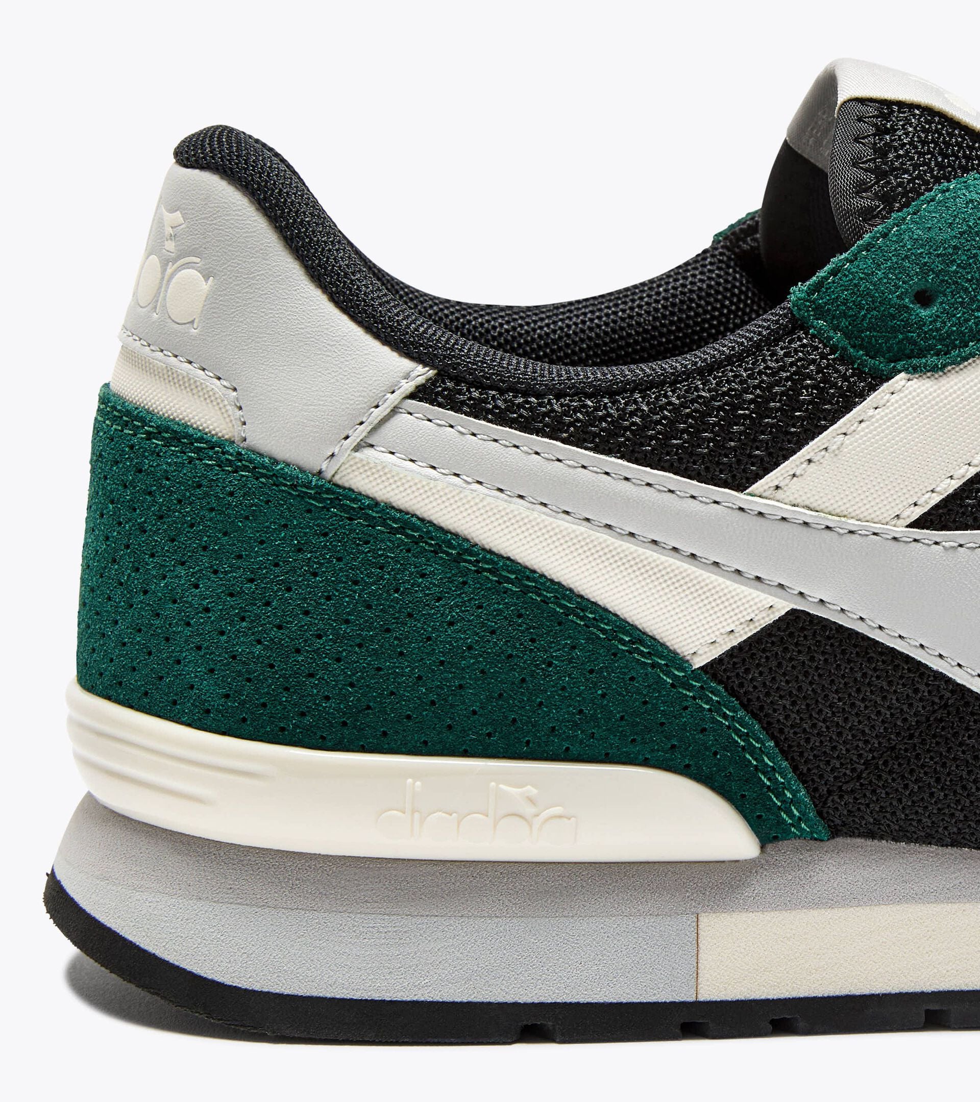 Suede leather sneaker - All-gender
 CAMARO M2 BLACK /RAIN FOREST - Diadora