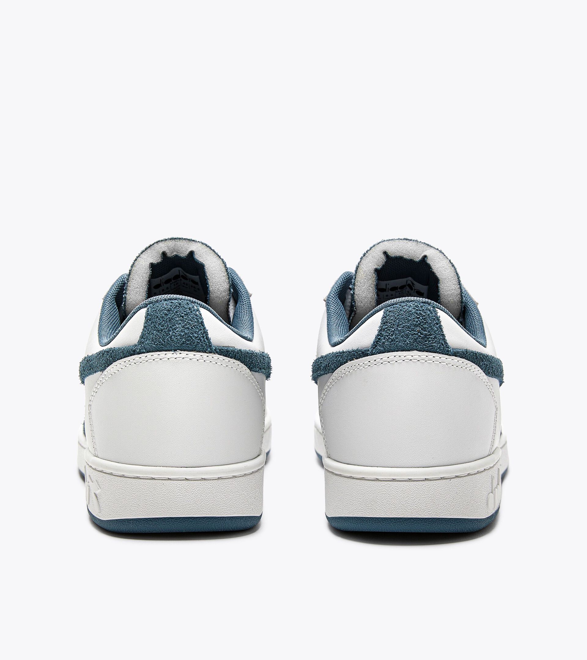 Sporty sneakers - Gender neutral MAGIC BASKET LOW NEAT WHITE/STORMY WEATHER - Diadora