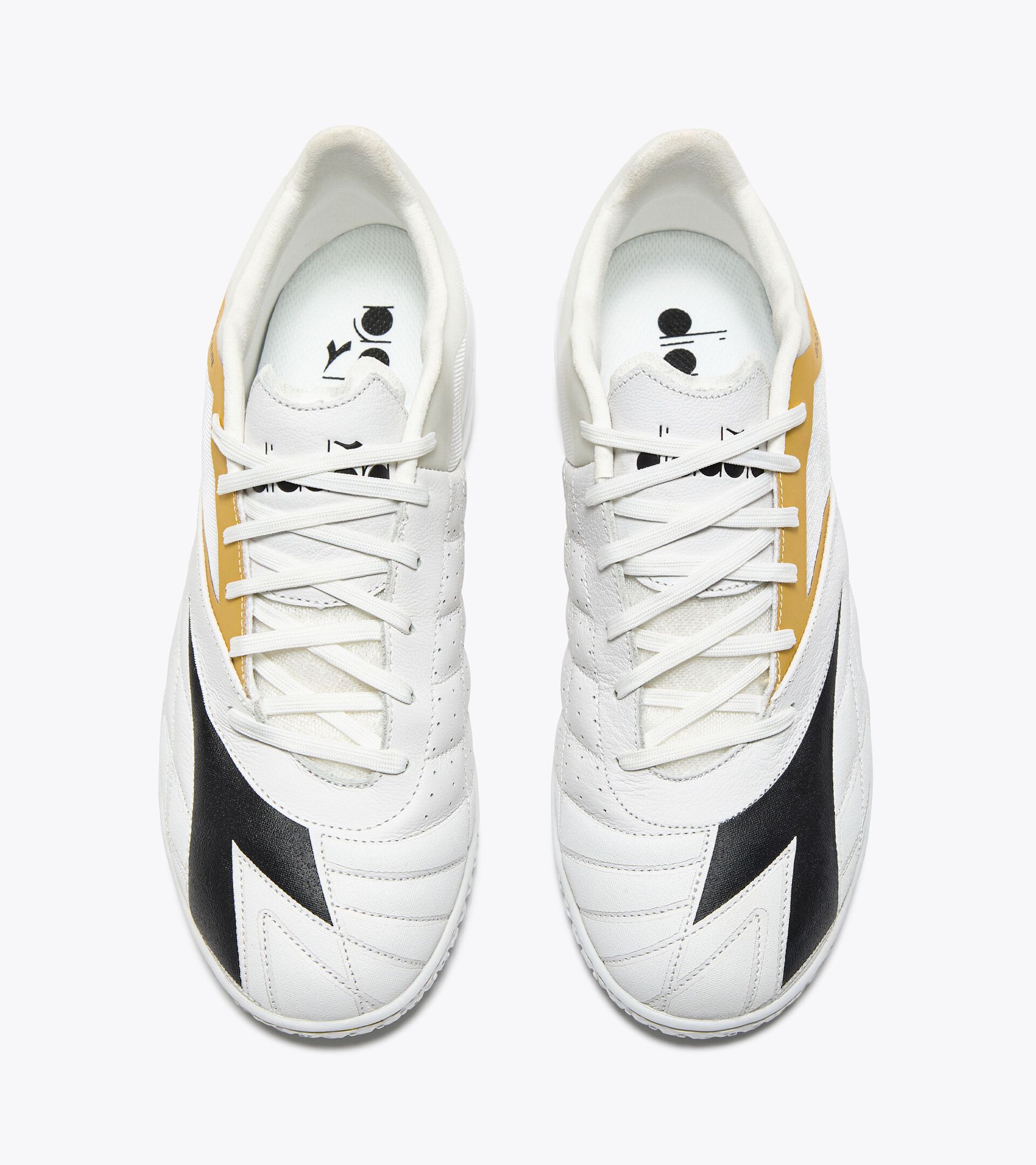Bota de fútbol sala - Suela específica para superficies de interior o parqué - Hombre
 BRASIL SALA ELITE ID WHITE/BLACK/METALLIC GOLD - Diadora