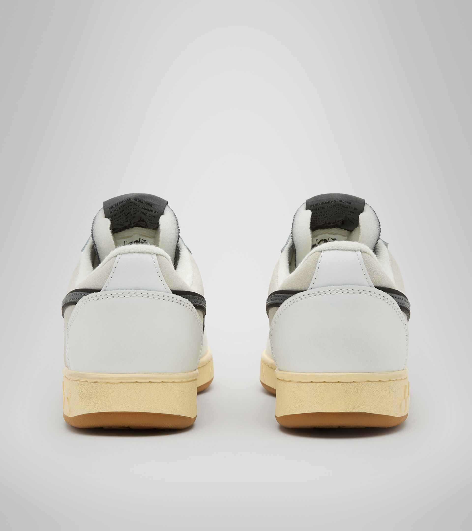 Sports shoe - Unisex MAGIC BASKET LOW ICONA WHITE/STEEL GRAY - Diadora