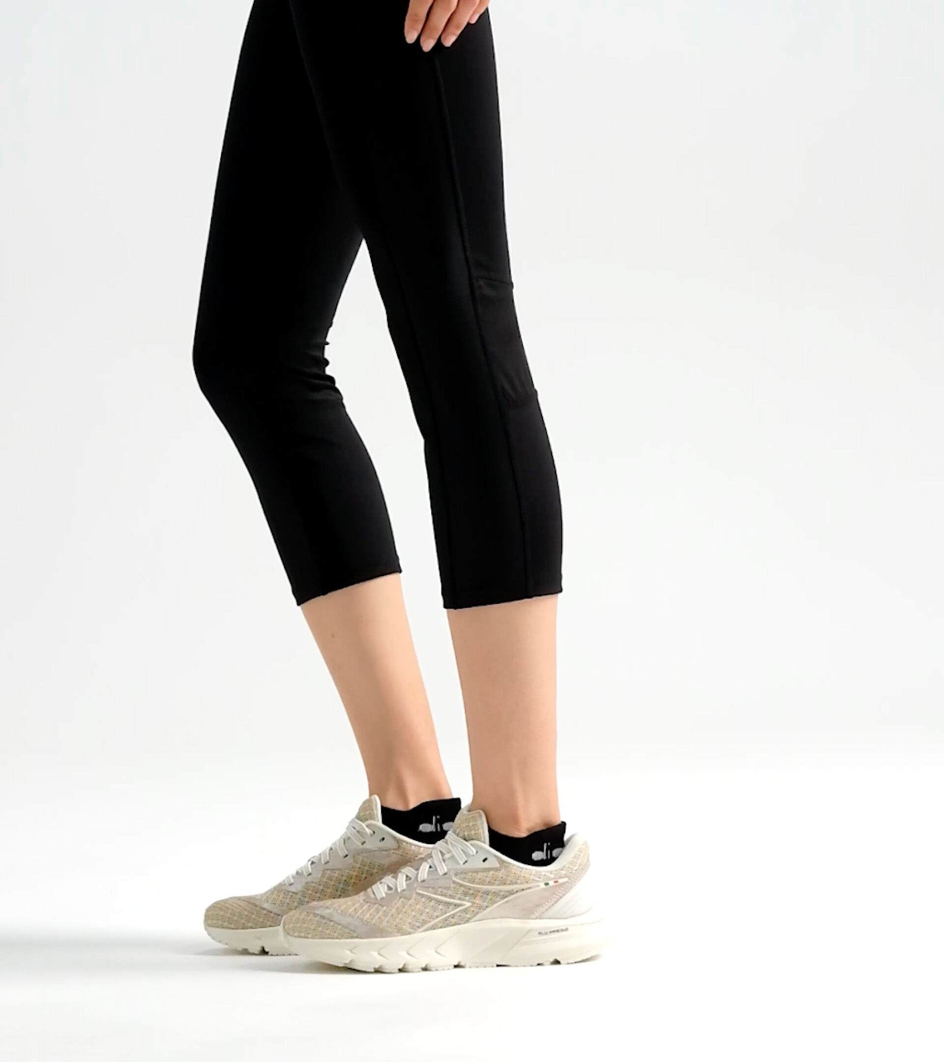 Chaussures de running - Femme MYTHOS BLUSHIELD VOLO 2 GOLD W OR BRILLANT/BLANCHE MURMURE - Diadora