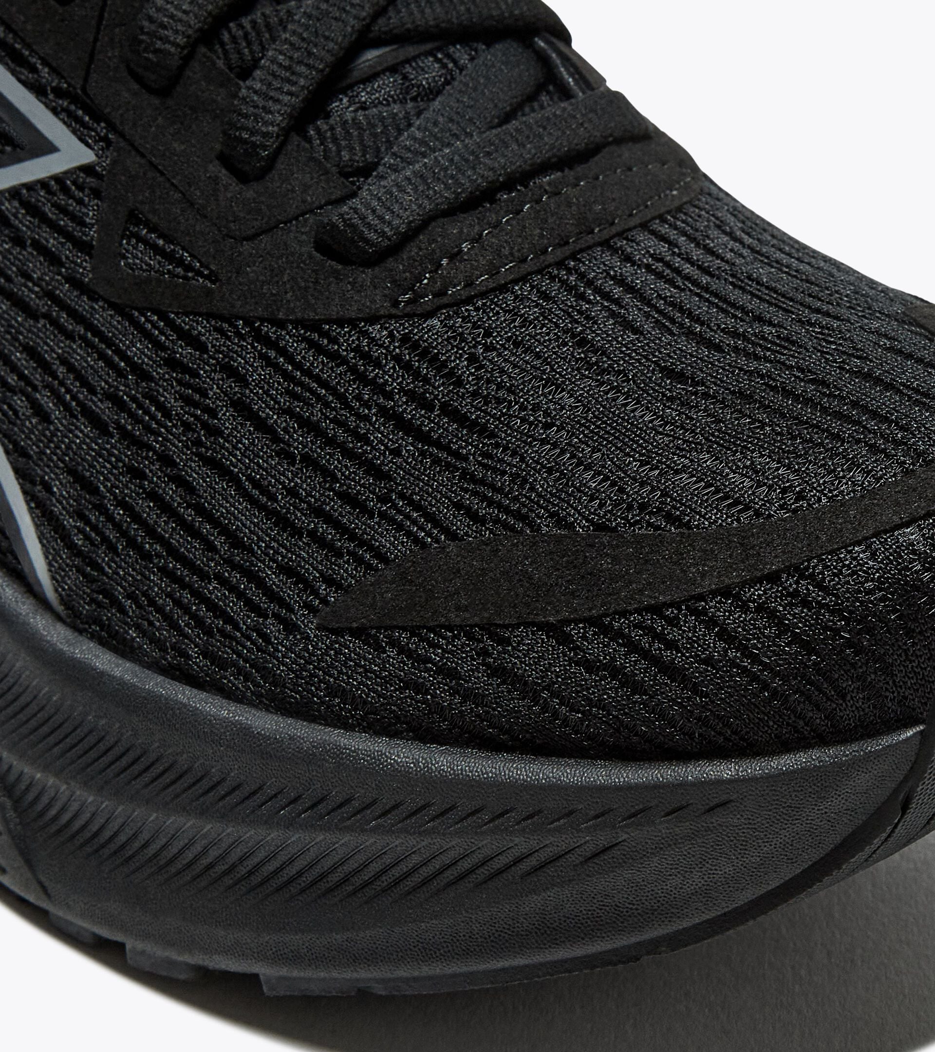 Running shoe - Comfort and stability - Women&rsquo;s NUCLEO 2 W BLACK/BLACK - Diadora