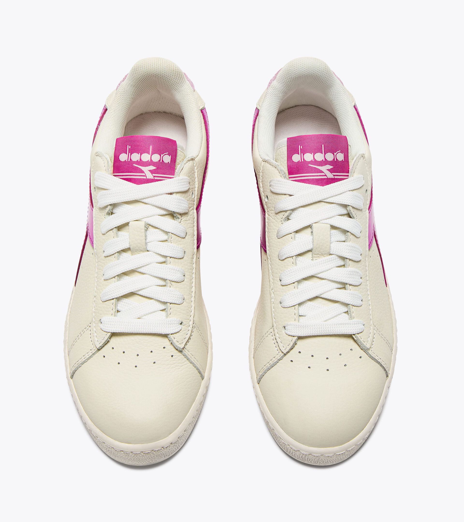 Leather sports sneakers - Women’s
GAME L LOW WAXED METAL WN WHITE/FESTIVAL FUCHSIA - Diadora