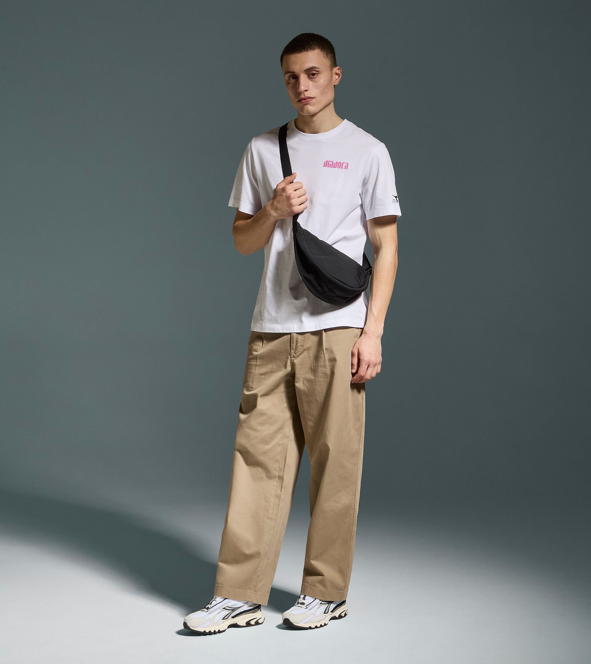 Cotton t-shirt - All-gender T-SHIRT SS ATHL. LOGO SL OPTICAL WHITE - Diadora