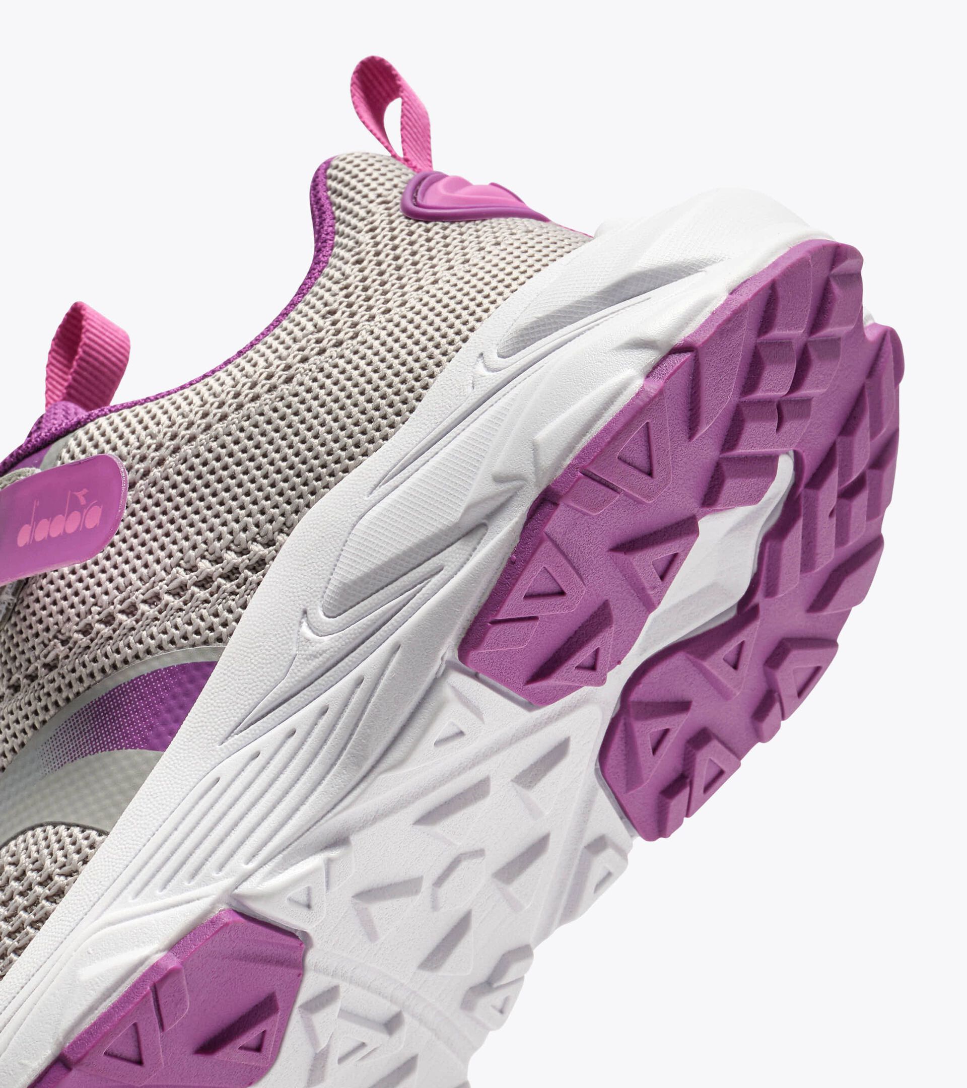 Running shoe - Double lacing system - Junior
 SNIPE 4 JR SILVER DD/BYZANTIUM - Diadora