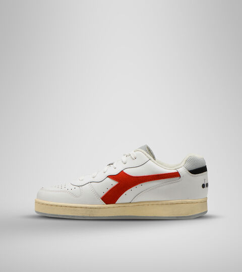 MI BASKET LOW ICONA, BLANC/ROUGE ARDENT Chaussures de sport - Unisexe MI BASKET LOW ICONA BLANC/ROUGE ARDENT - Diadora