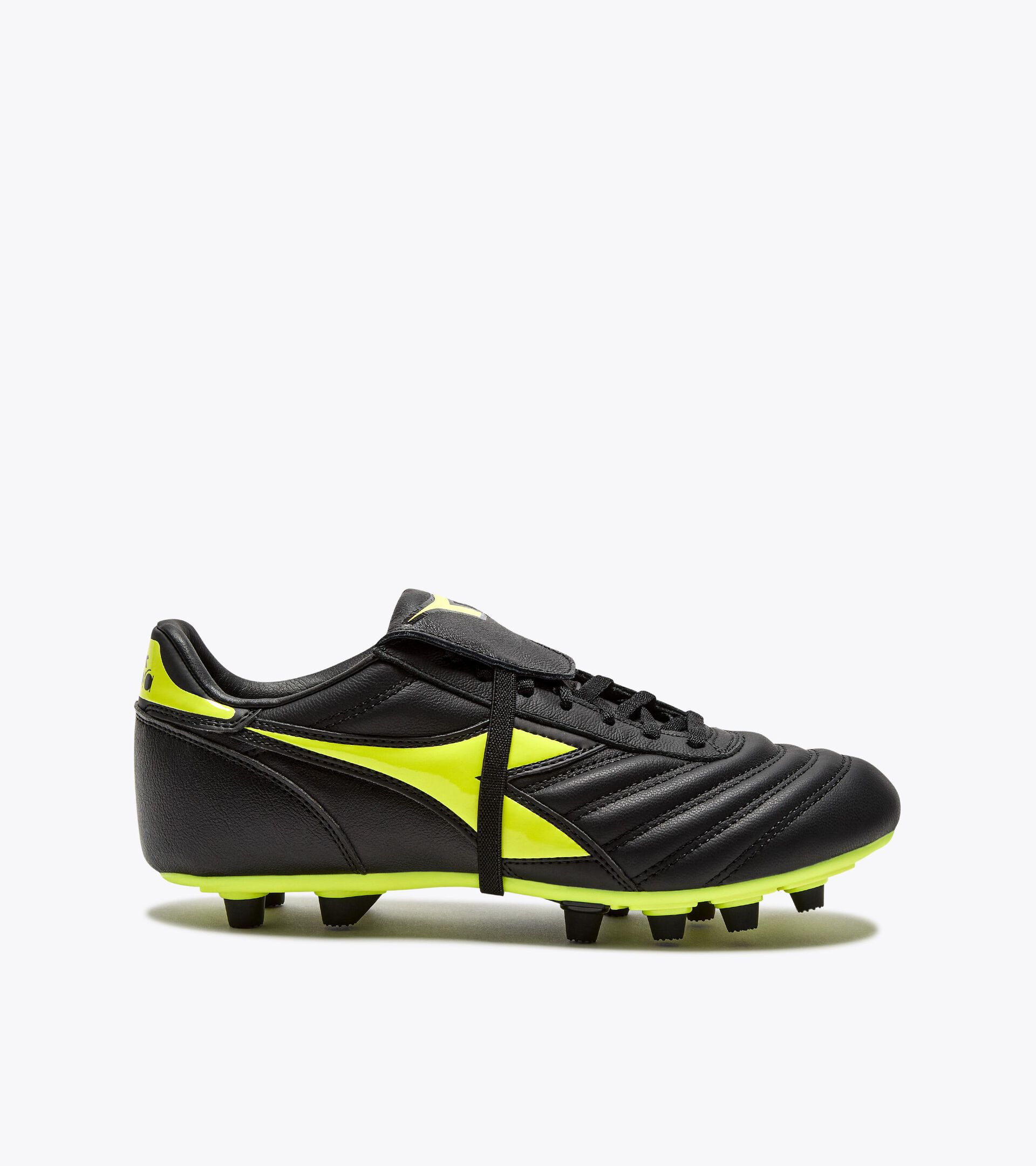 Bota de f&uacute;tbol de piel para superficies compactas - Hombre BRASIL ICON LT T MDPU NEGRO/AMARILLO FLUO DD - Diadora