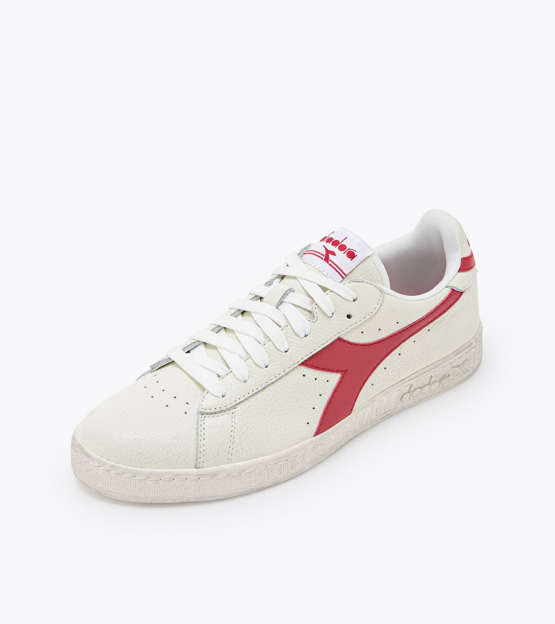 Sporty sneakers - All-Gender GAME L LOW WAXED WHITE/RED PEPPER - Diadora
