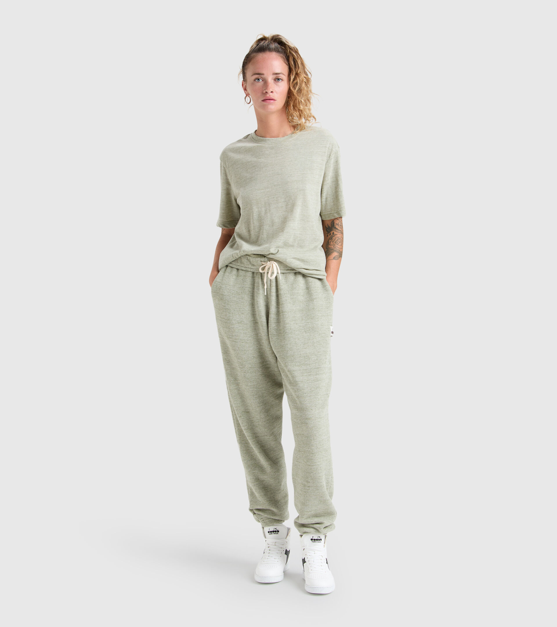 Pantalon de sport - Unisexe PANT MANIFESTO 2030 MELANGE VERT DESERT SAUGE - Diadora