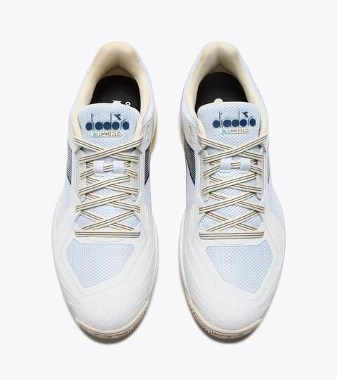 BLUSHIELD TORNEO 3 CLAY, WHT/ENSIGN BLUE/WHISPER WHT Tennis shoe for clay courts - Protection and cushioning - Men’s BLUSHIELD TORNEO 3 CLAY WHT/ENSIGN BLUE/WHISPER WHT - Diadora