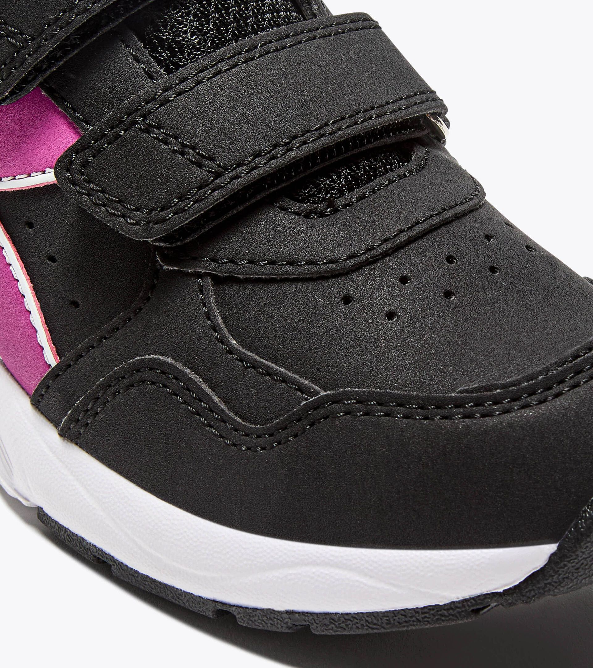 Junior running shoe - All-gender
FALCON 5 SL JR V BLACK/ROSE VIOLET - Diadora