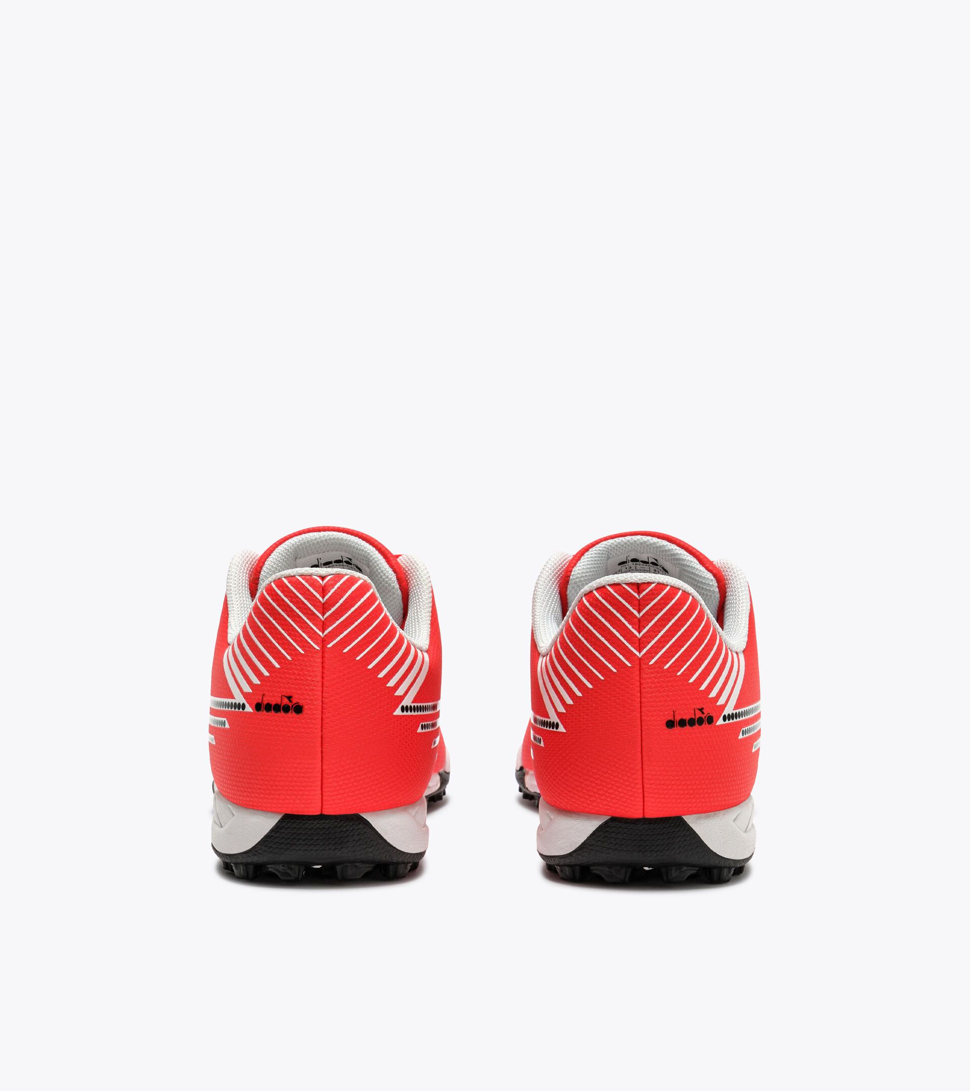 Chaussures de football pour terrains synth&eacute;tiques - Junior
 PICHICHI 8 TF JR FUO RED/WHITE/BLACK - Diadora
