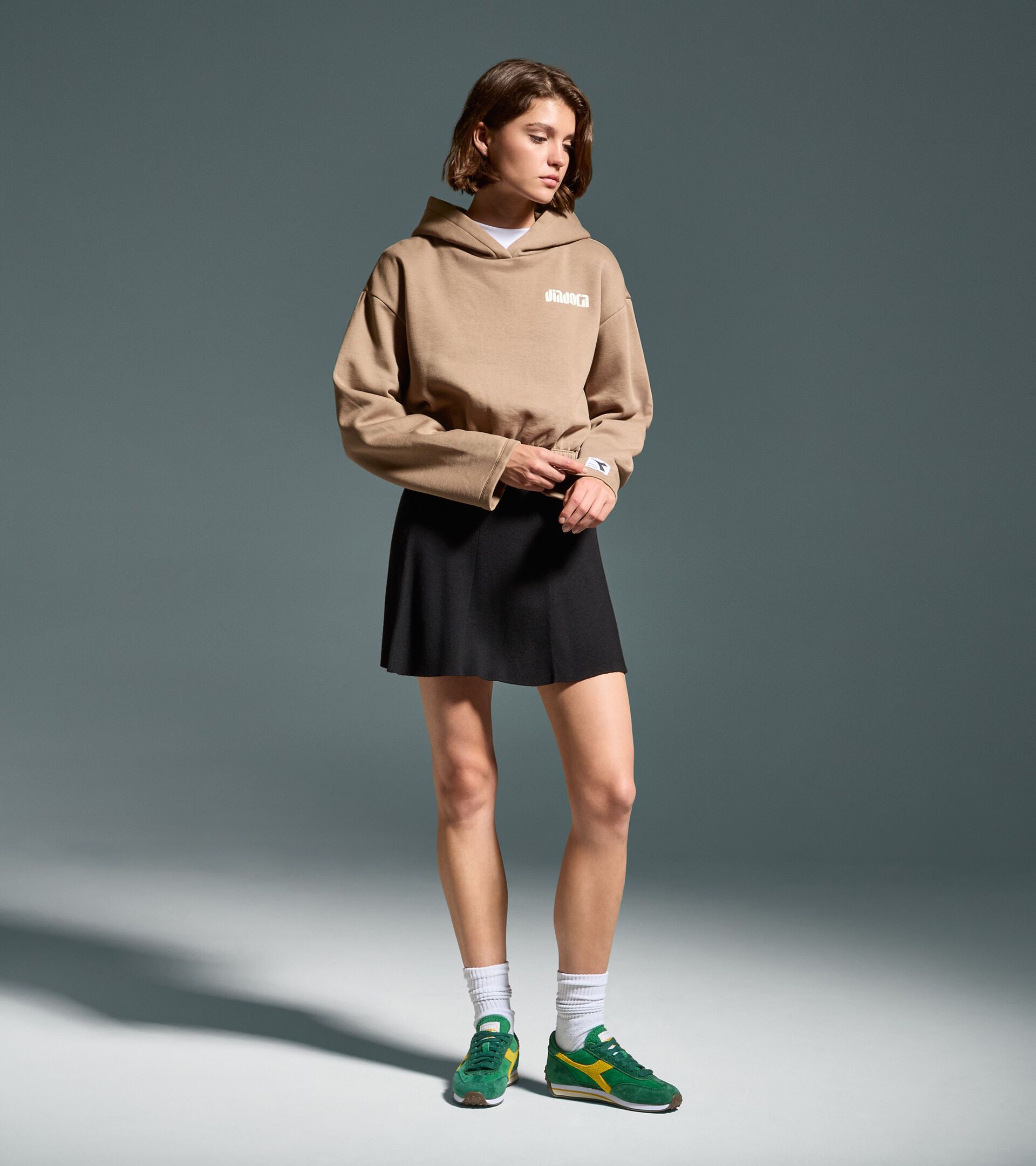 Cropped hoodie - Women's
 L. HOODIE ATHL. LOGO SEPIA TINT - Diadora