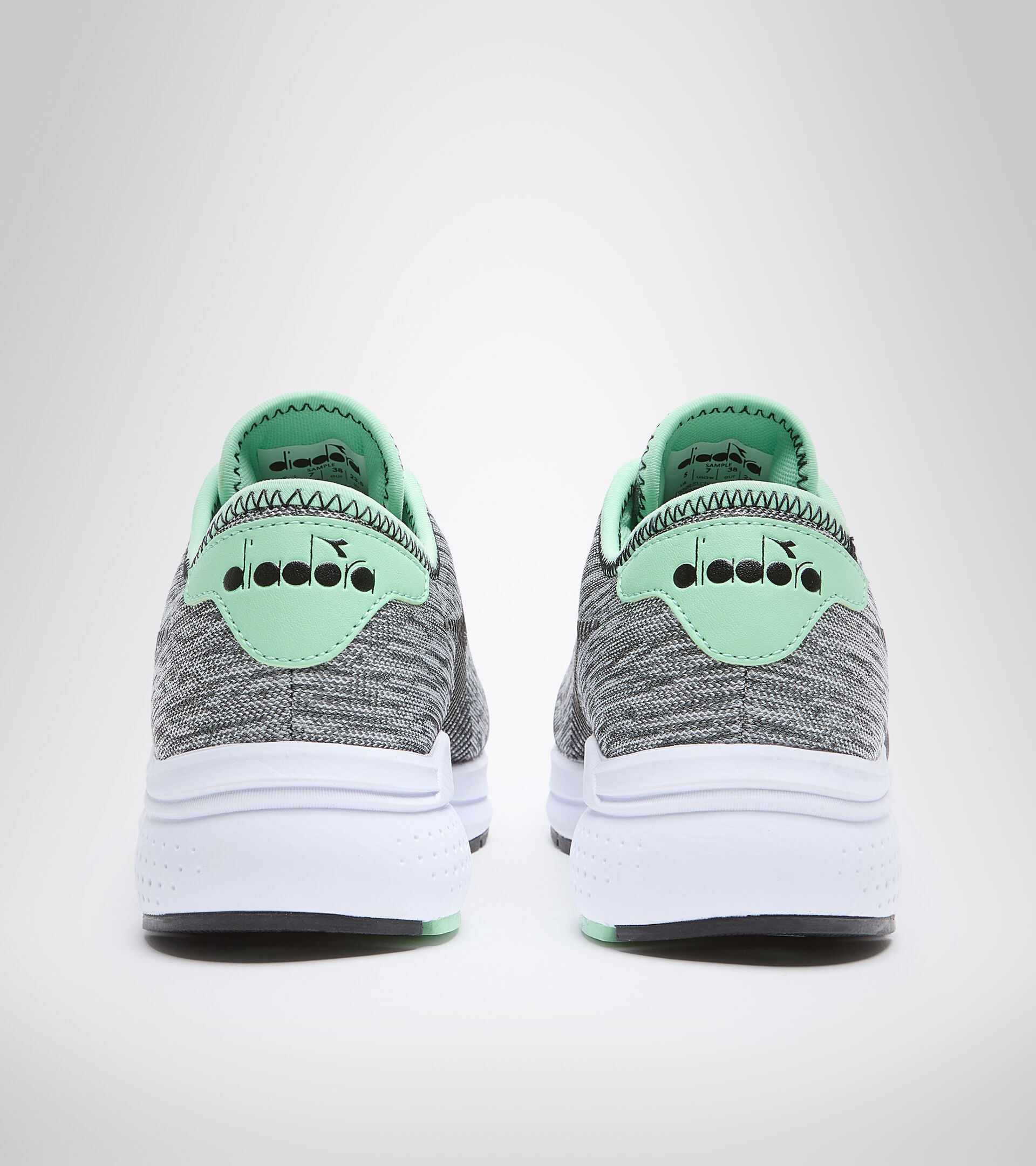 Chaussures de sport - Femme PASSO W ARGENT/NOIR/VERT FRENE - Diadora