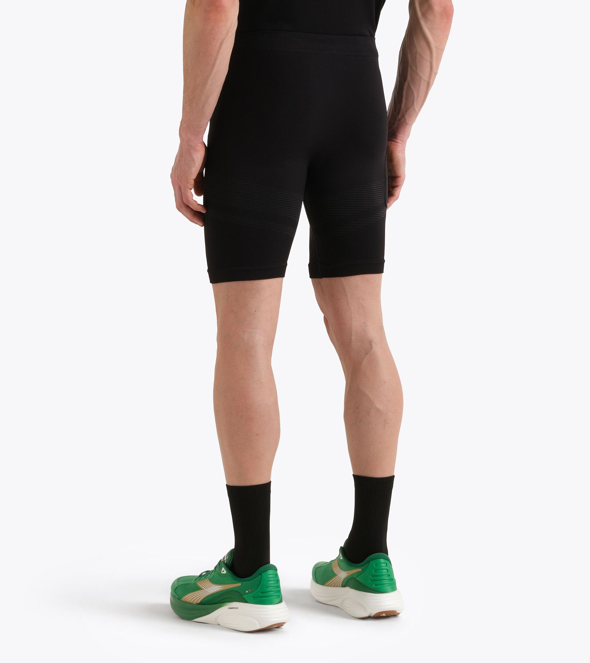 Short technique pour le contr&ocirc;le de la temp&eacute;rature -  Running - Homme SHORTS STRATOUNO NOIR - Diadora