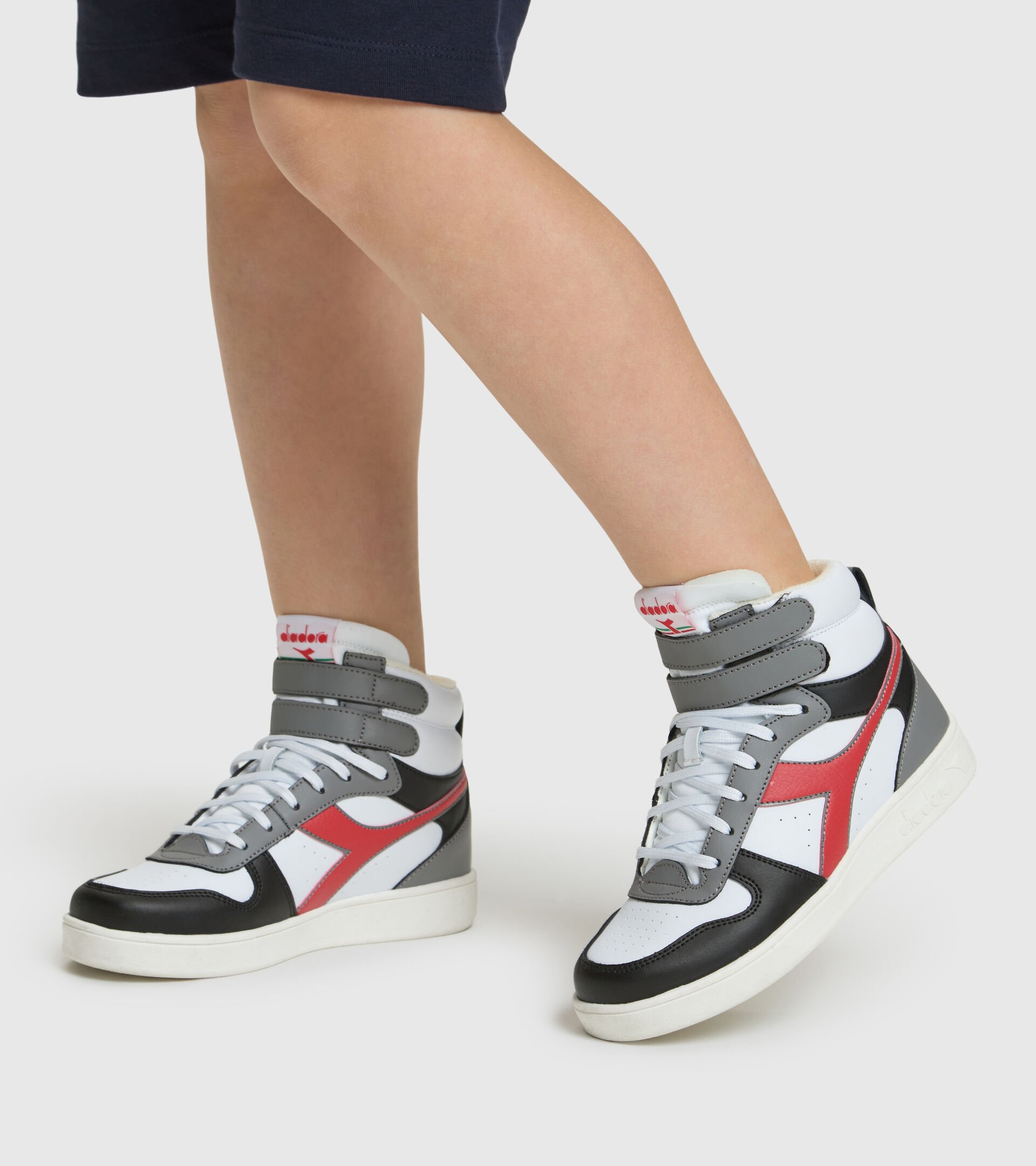 Sports shoes - Boys MAGIC BASKET MID GS WHITE/BLACK/AURORA RED - Diadora