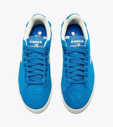 Sporty sneakers - All-Gender GAME L LOW SUEDE WAXED FRENCH BLUE - Diadora