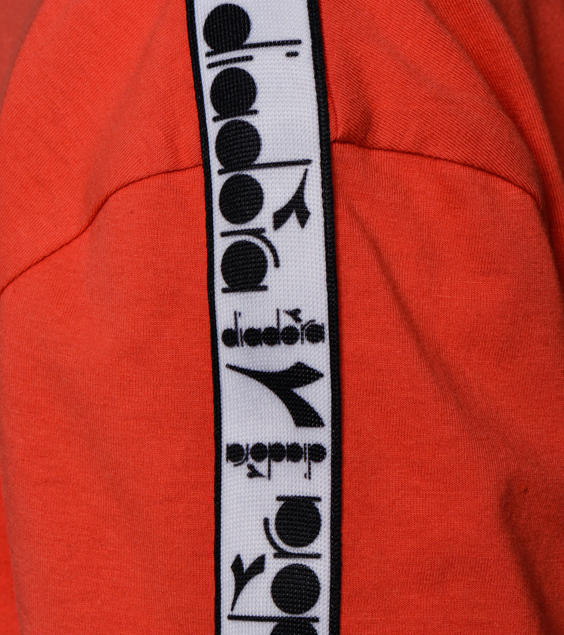 Training T-shirts - Women L. SS T-SHIRT PLUS BE ONE LIVELY HIBISCUS RED - Diadora