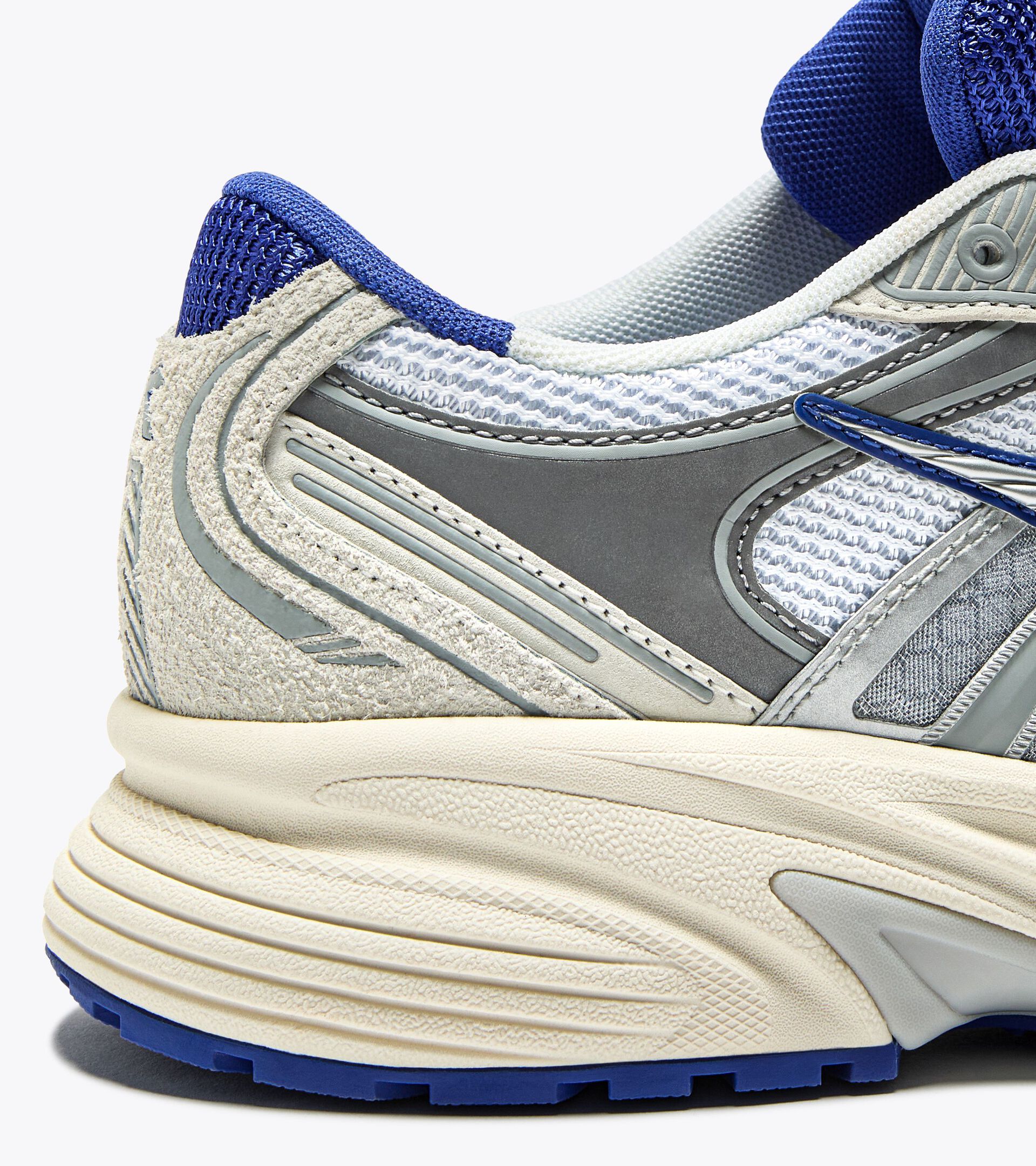 Sports sneakers - All-Gender MYTHOS STAR VIOLET ASIA/WHITE - Diadora