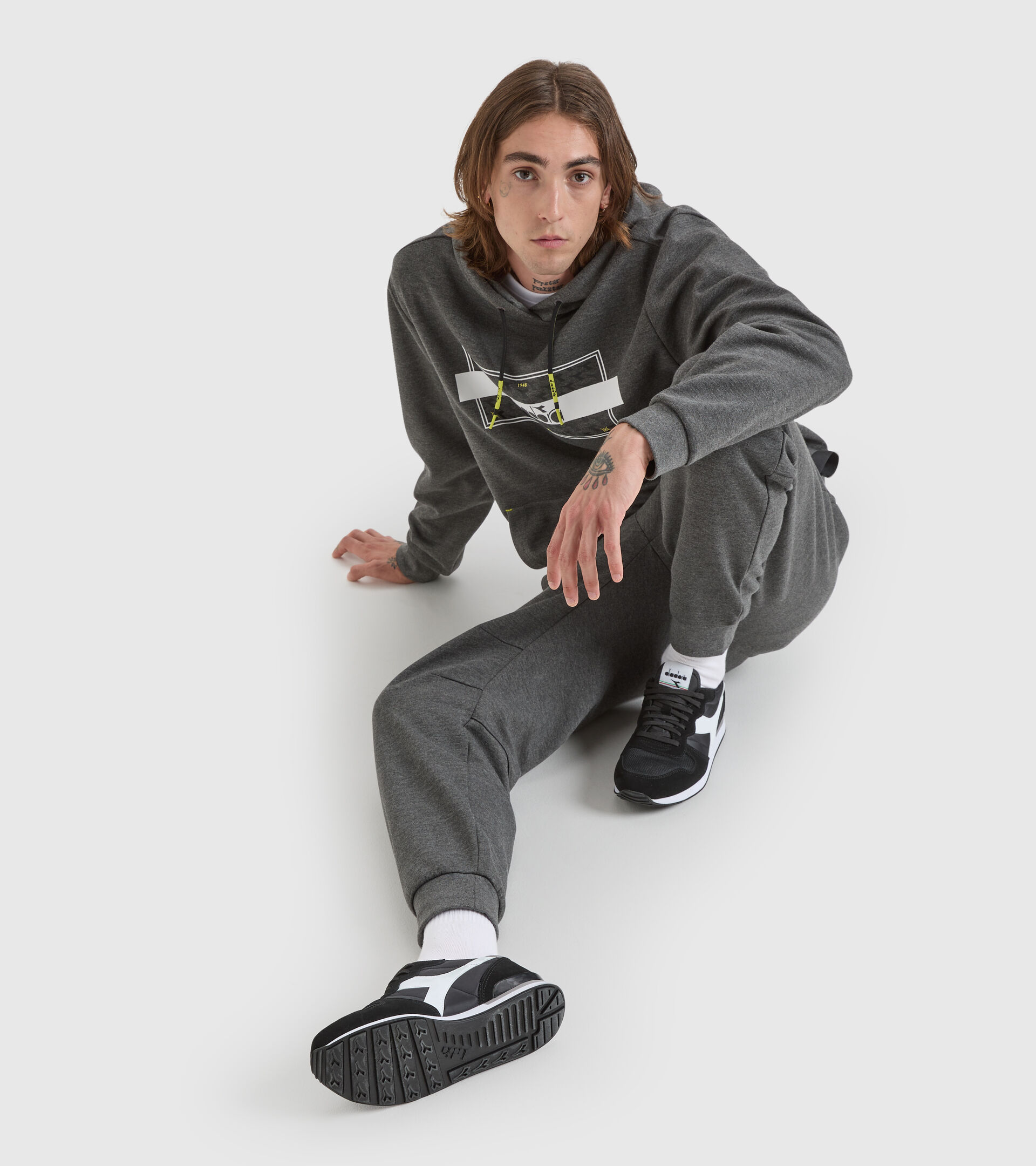 Sweat-shirt à capuche - Homme HOODIE URBANITY MELANGE GRIS FONCÉ MOUETTE - Diadora