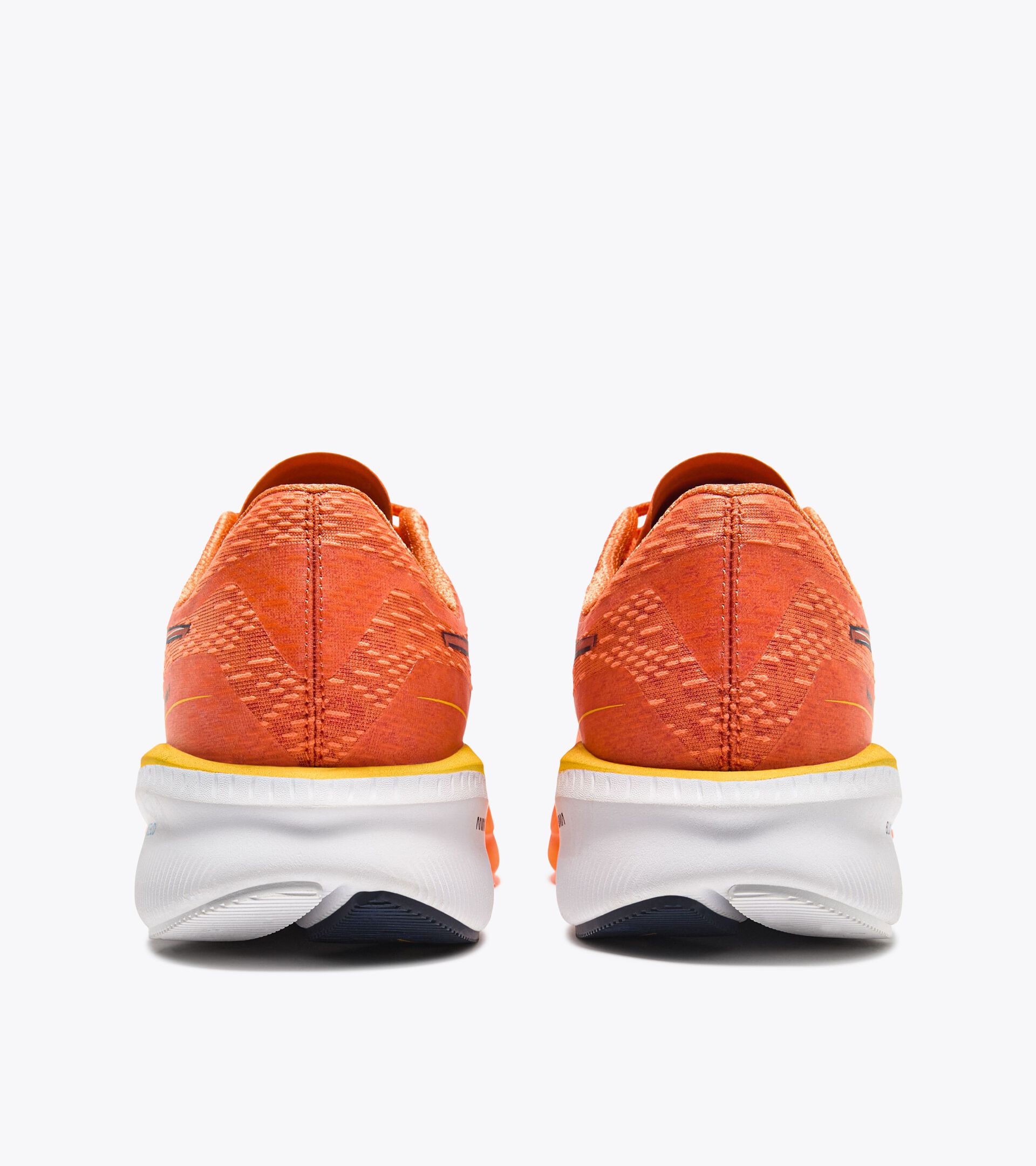 Running shoe - Stability and lightness - Men’s MYTHOS BLUSHIELD VOLO 5 NECTARINE/LEMON CHROME - Diadora